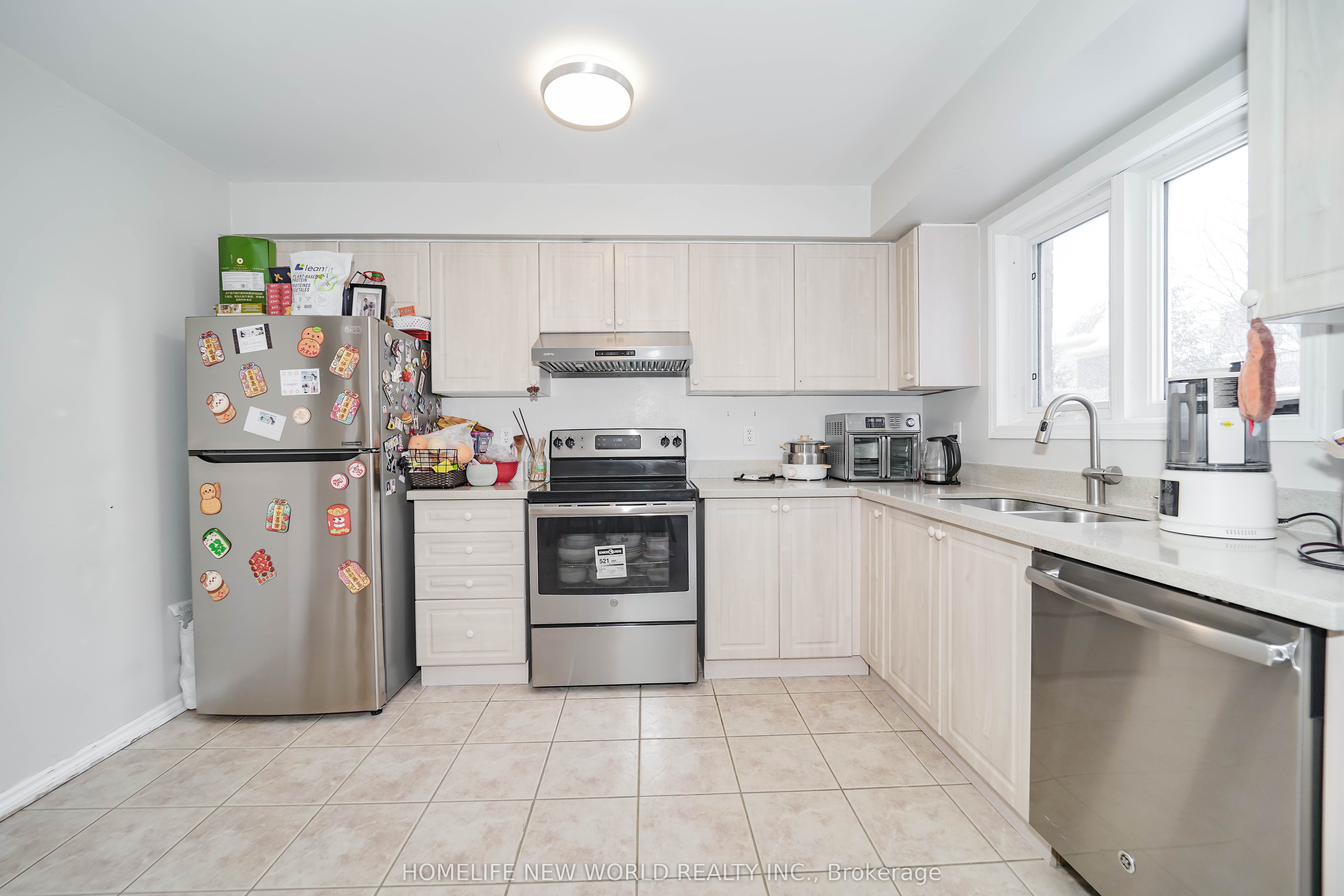 Photo 8 of 24 Nakina Way, Markham, Village Green-South Unionville — HOMEH