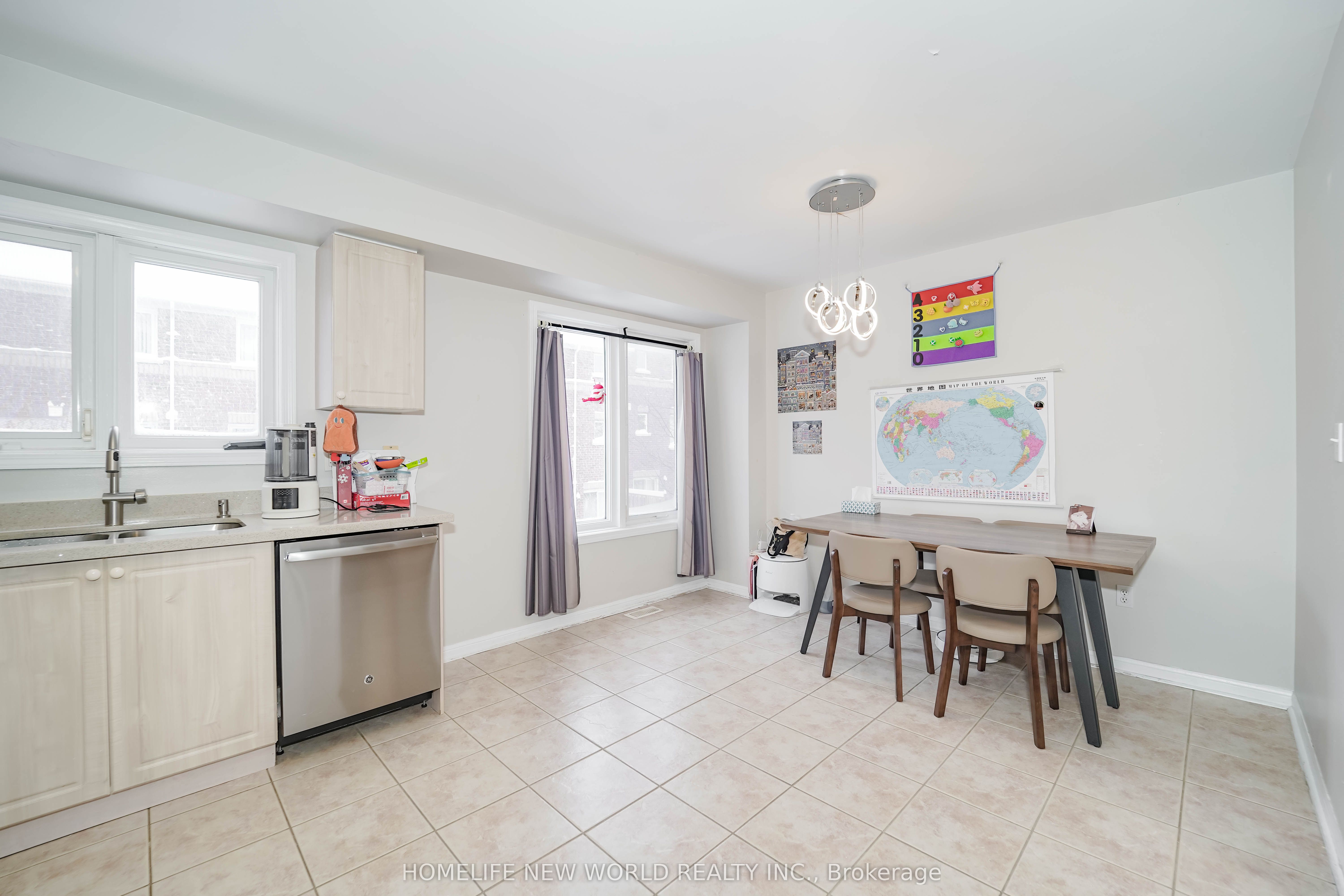 Photo 9 of 24 Nakina Way, Markham, Village Green-South Unionville — HOMEH