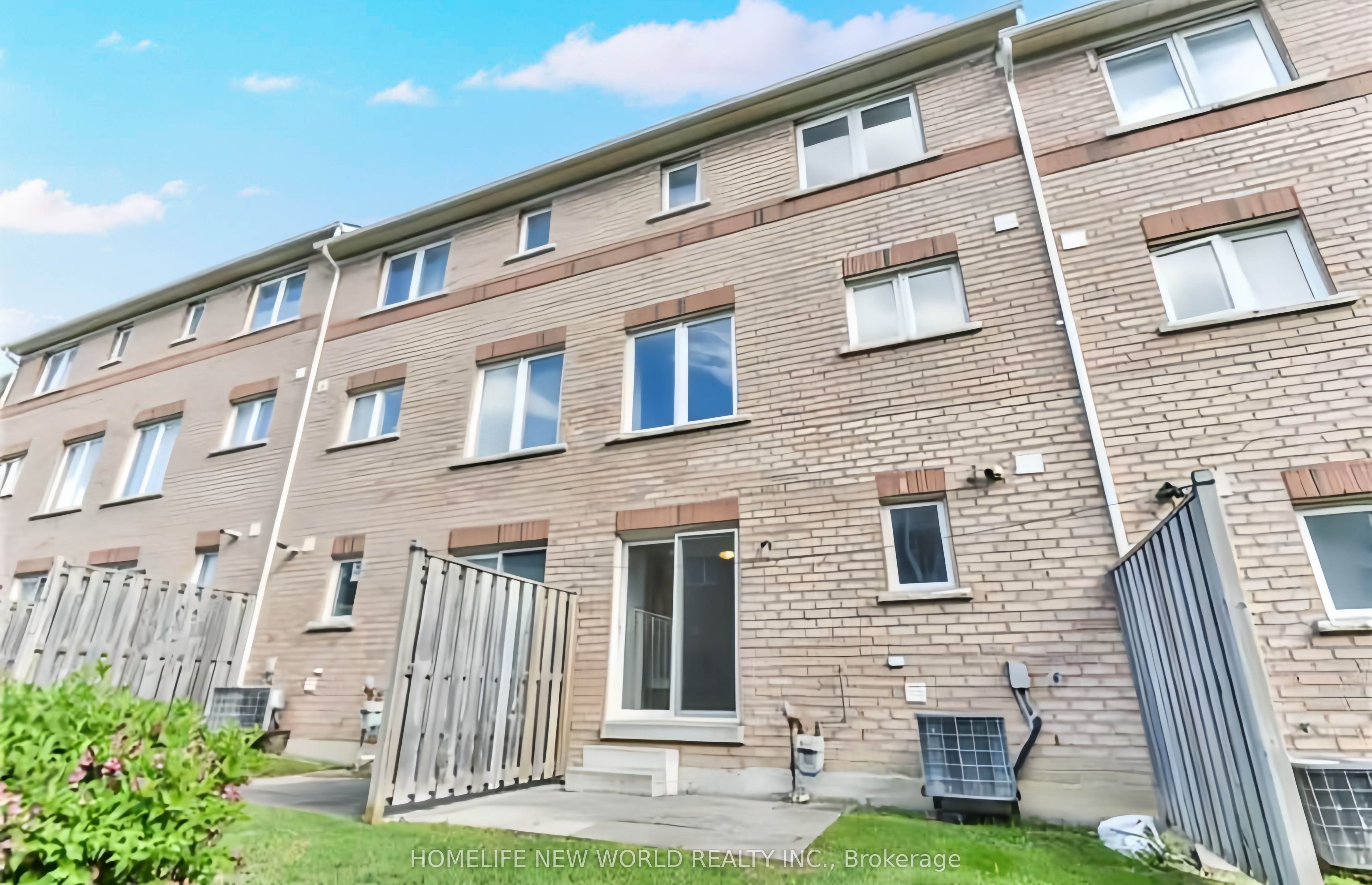 Photo 19 of 24 Nakina Way, Markham, Village Green-South Unionville — HOMEH