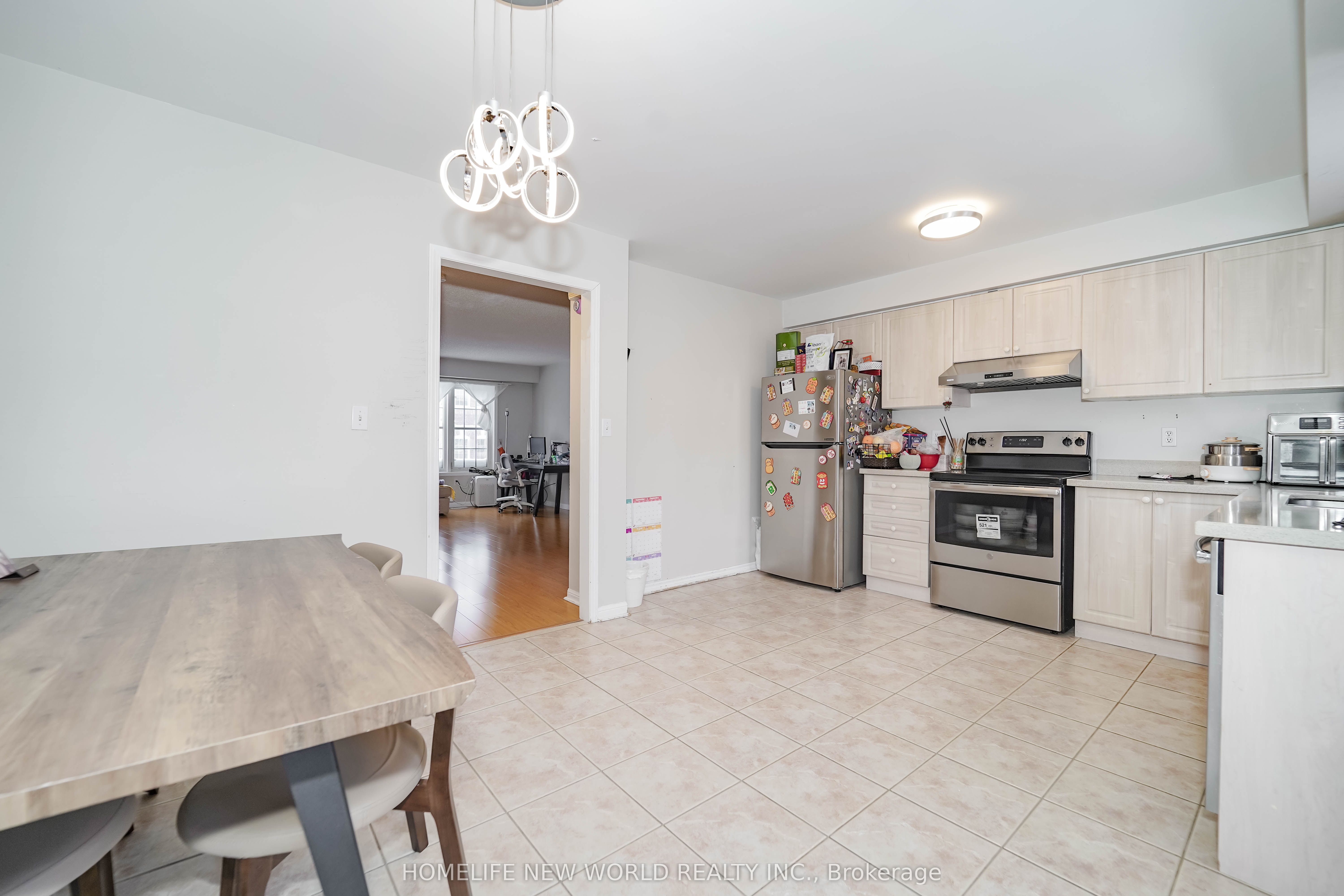 Photo 10 of 24 Nakina Way, Markham, Village Green-South Unionville — HOMEH
