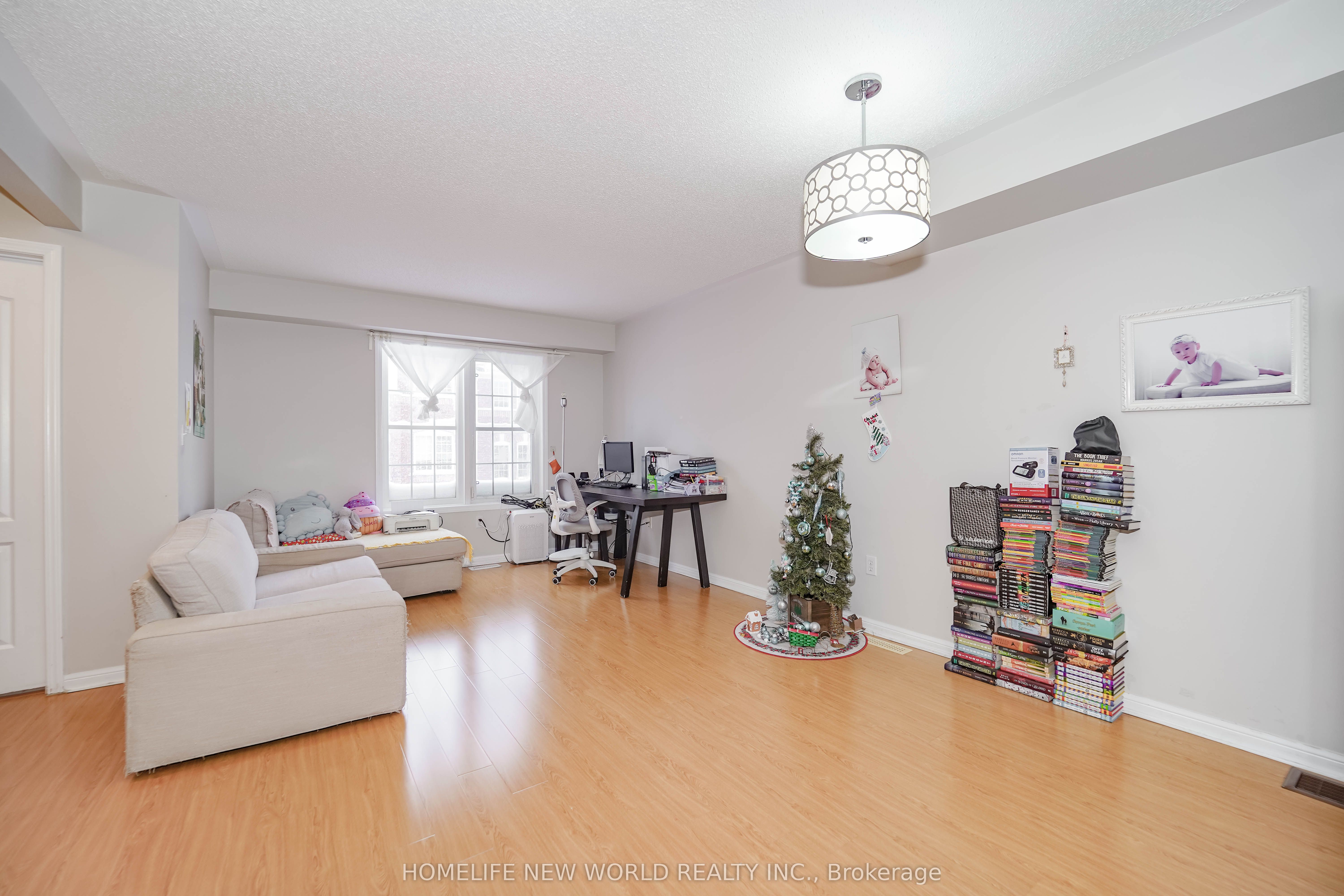 Photo 4 of 24 Nakina Way, Markham, Village Green-South Unionville — HOMEH