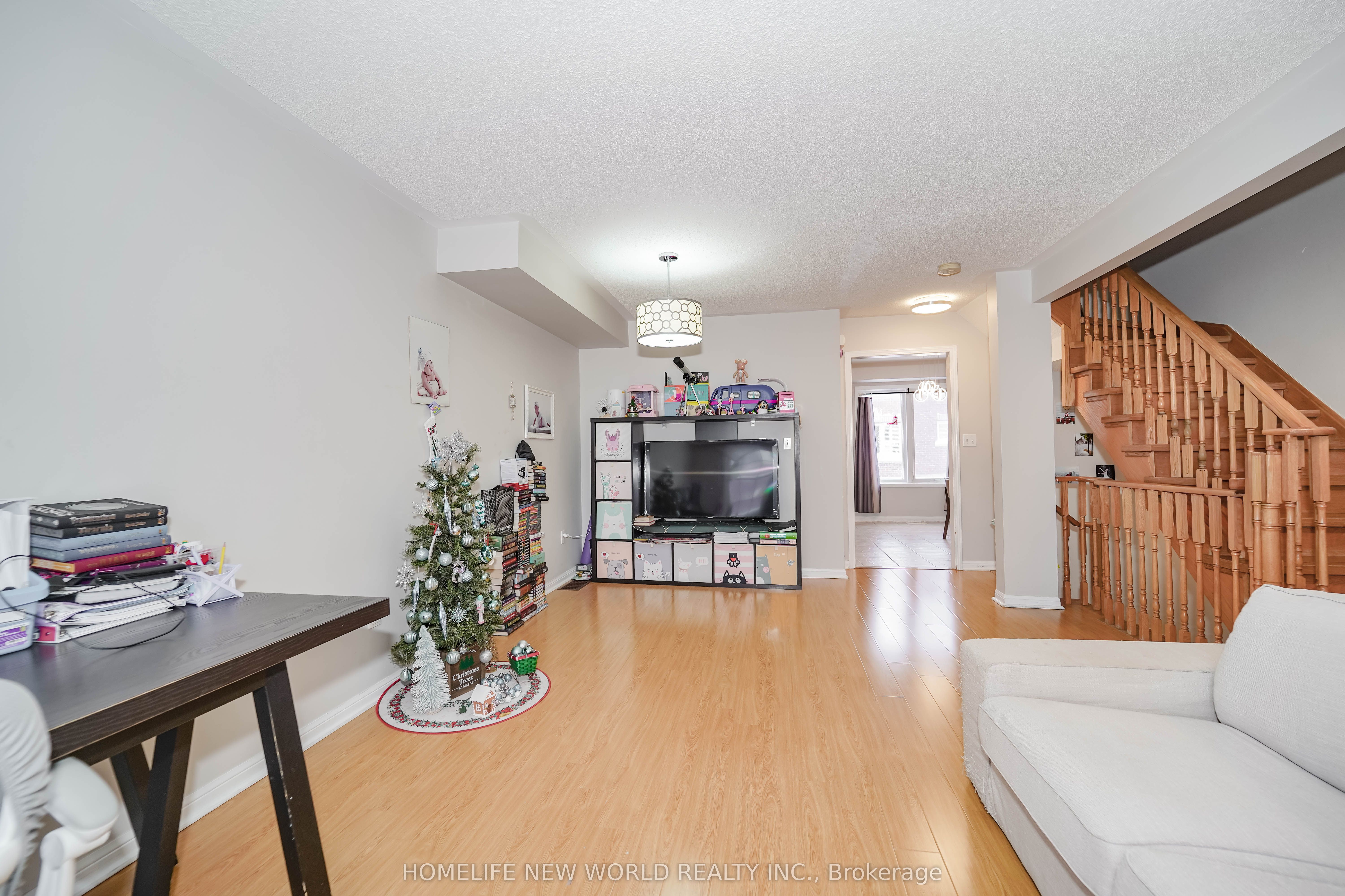 Photo 7 of 24 Nakina Way, Markham, Village Green-South Unionville — HOMEH
