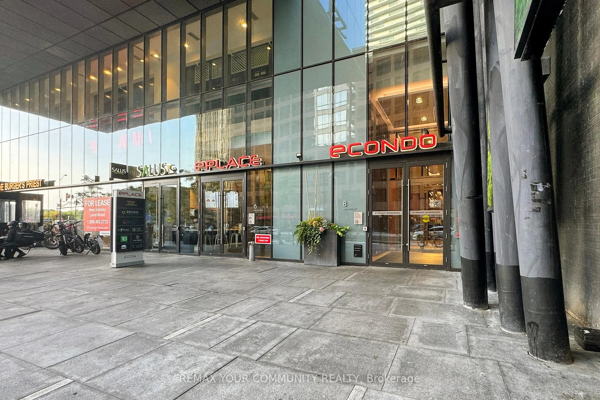 Photo 3 of Unit 3701, 8 Eglinton Avenue E, Toronto, Mount Pleasant West — HOMEH