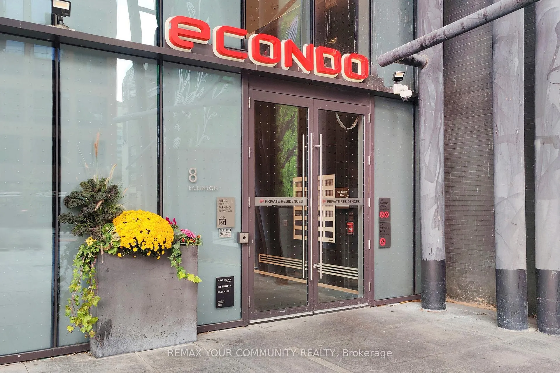 Photo 4 of Unit 3701, 8 Eglinton Avenue E, Toronto, Mount Pleasant West — HOMEH