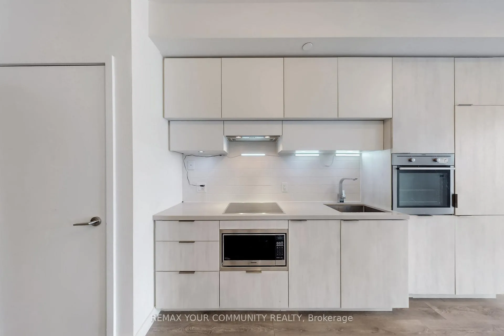 Photo 14 of Unit 3701, 8 Eglinton Avenue E, Toronto, Mount Pleasant West — HOMEH