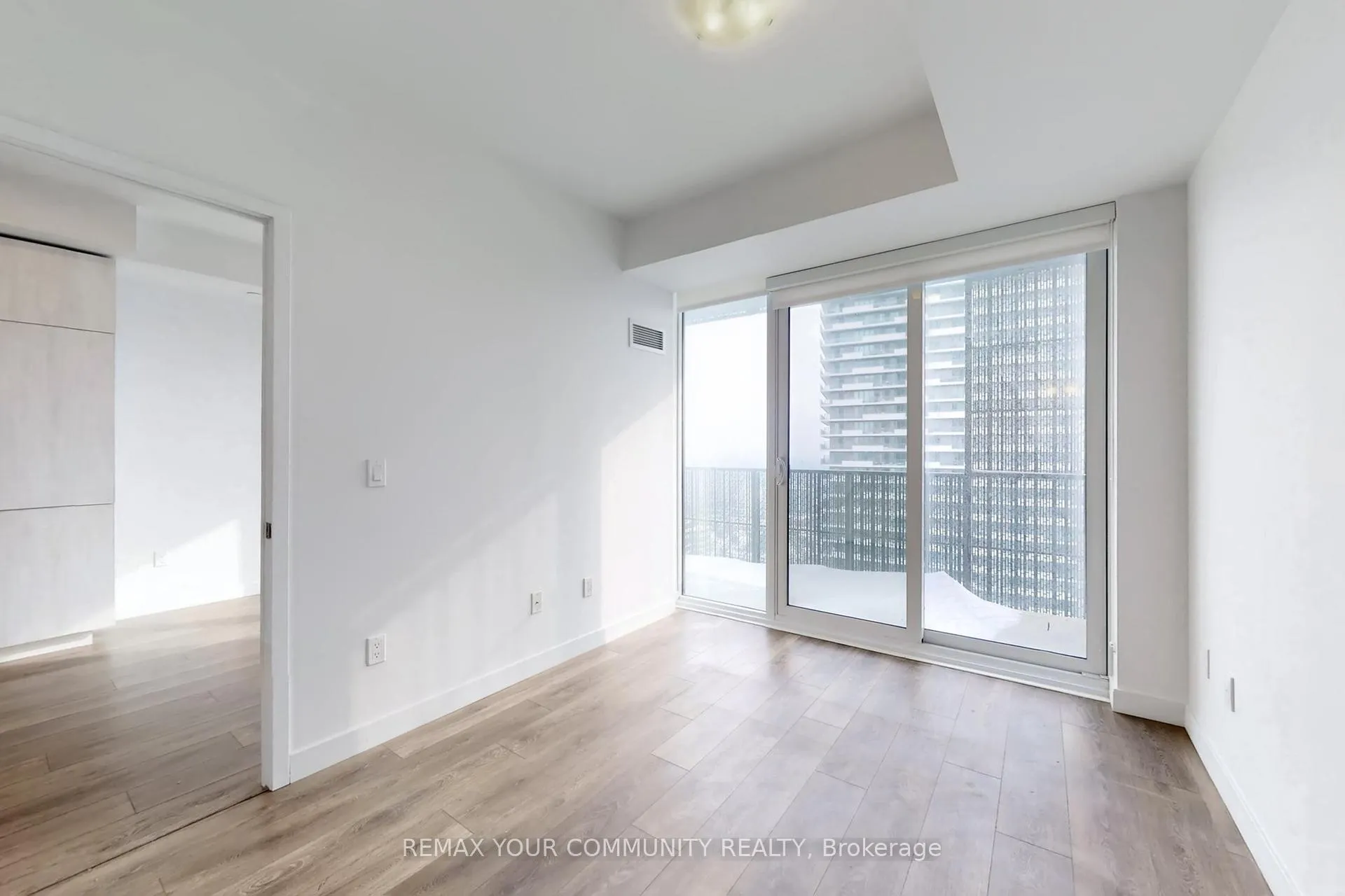 Photo 25 of Unit 3701, 8 Eglinton Avenue E, Toronto, Mount Pleasant West — HOMEH