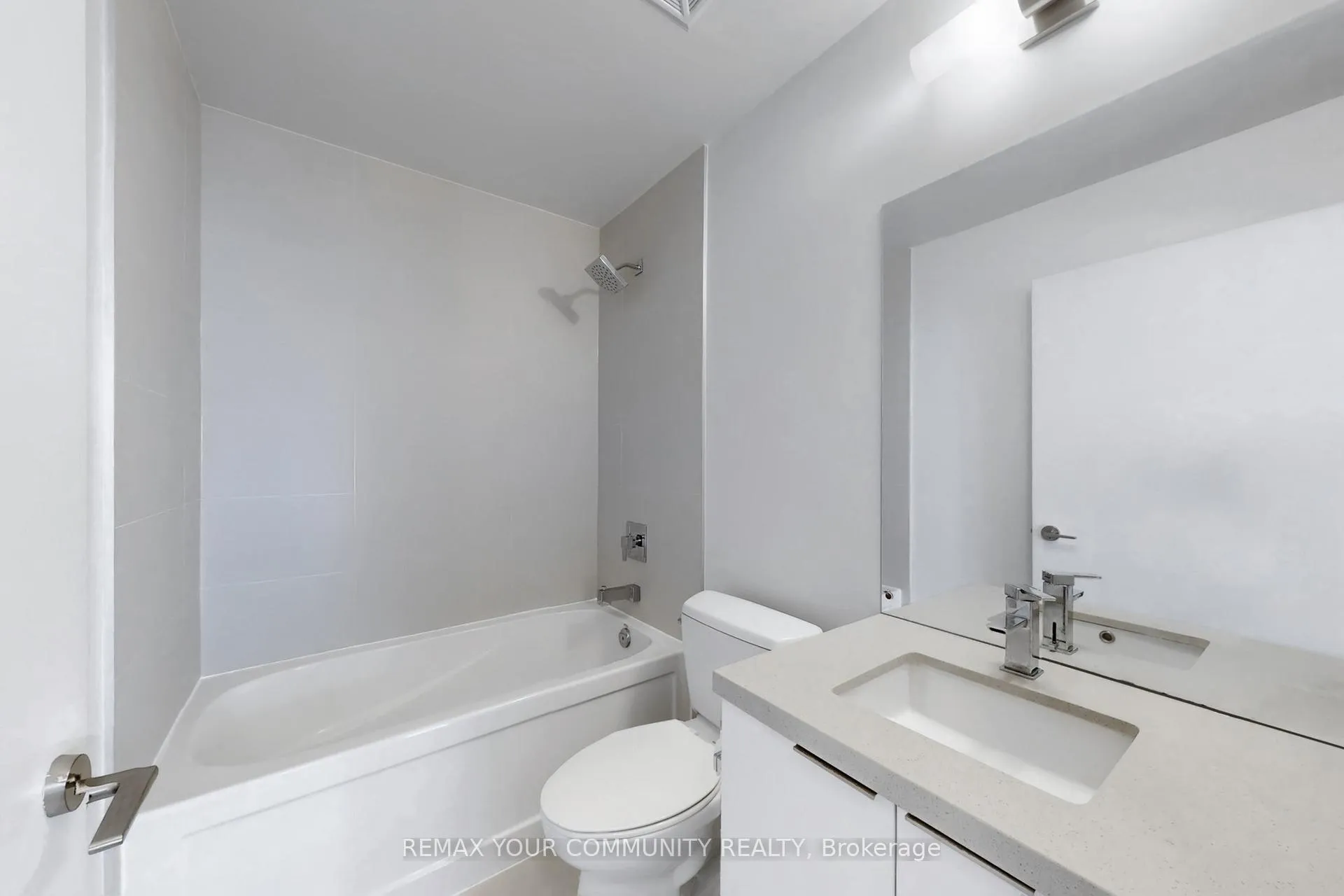 Photo 33 of Unit 3701, 8 Eglinton Avenue E, Toronto, Mount Pleasant West — HOMEH
