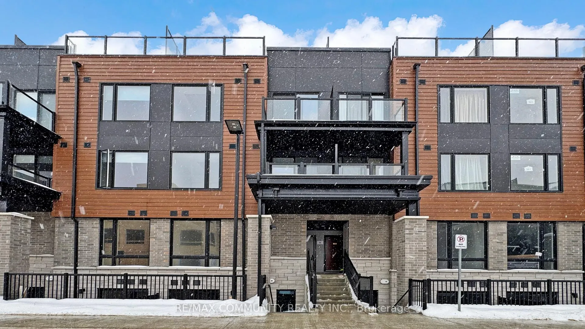 Photo 1 of Unit 5, 30 Markdale Lane, Markham, Middlefield — HOMEH