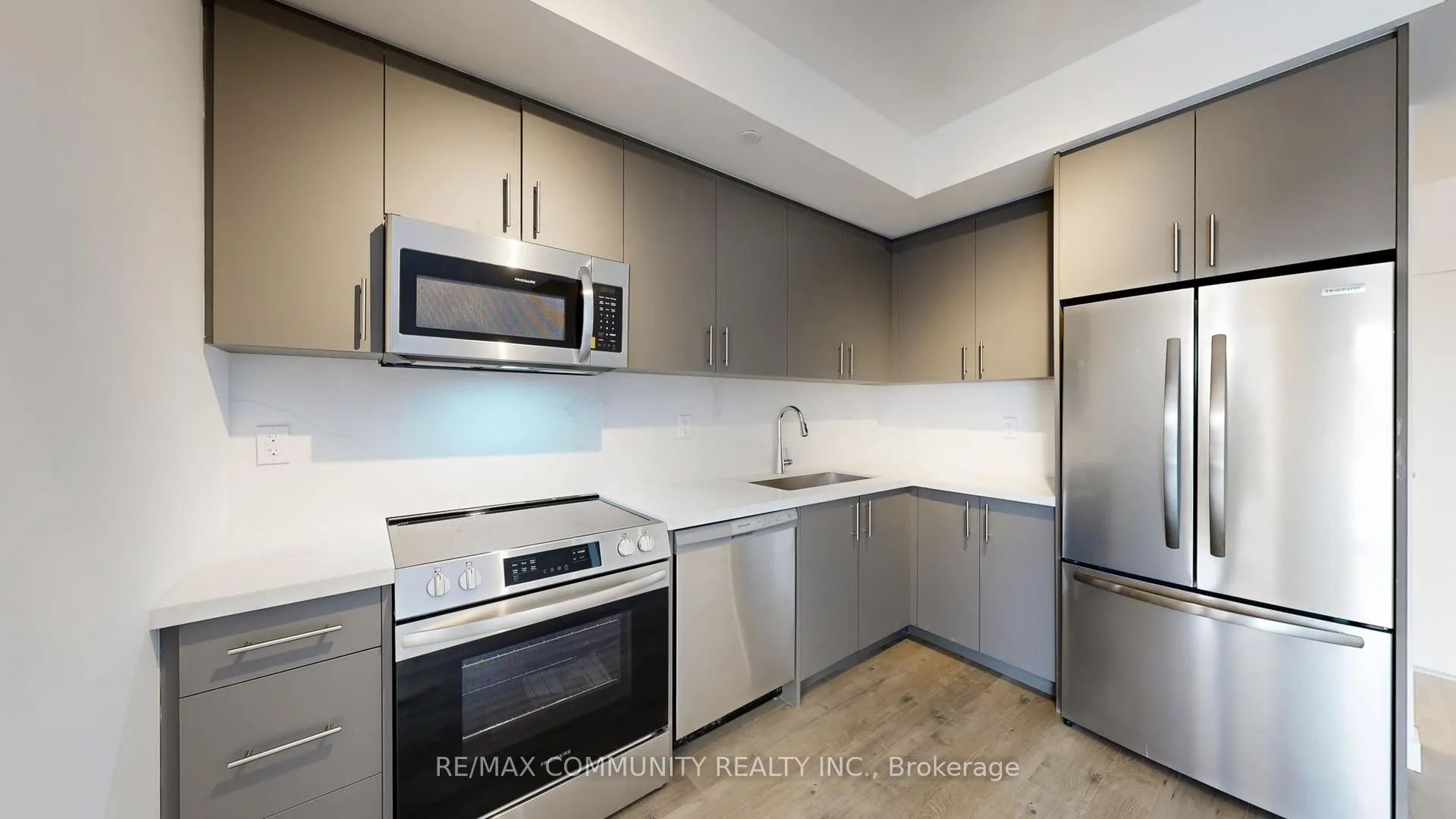 Photo 9 of Unit 5, 30 Markdale Lane, Markham, Middlefield — HOMEH