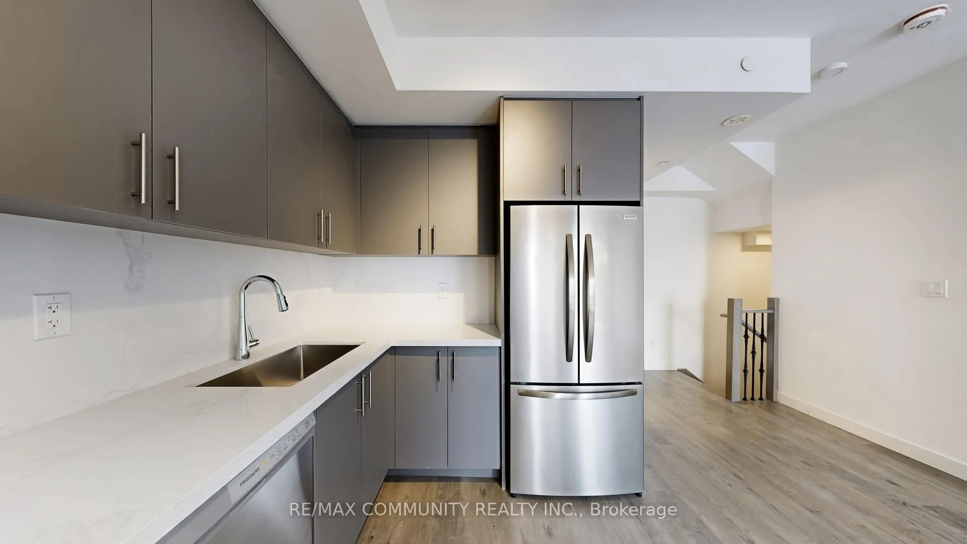 Photo 10 of Unit 5, 30 Markdale Lane, Markham, Middlefield — HOMEH