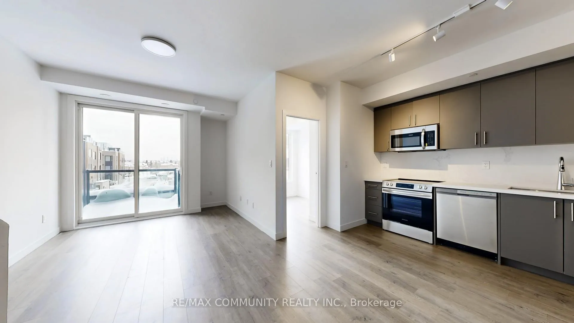 Photo 11 of Unit 5, 30 Markdale Lane, Markham, Middlefield — HOMEH