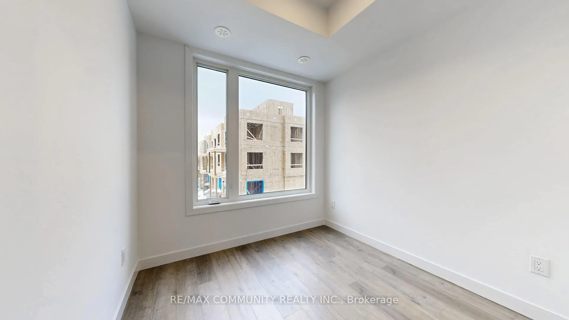 Photo 12 of Unit 5, 30 Markdale Lane, Markham, Middlefield — HOMEH