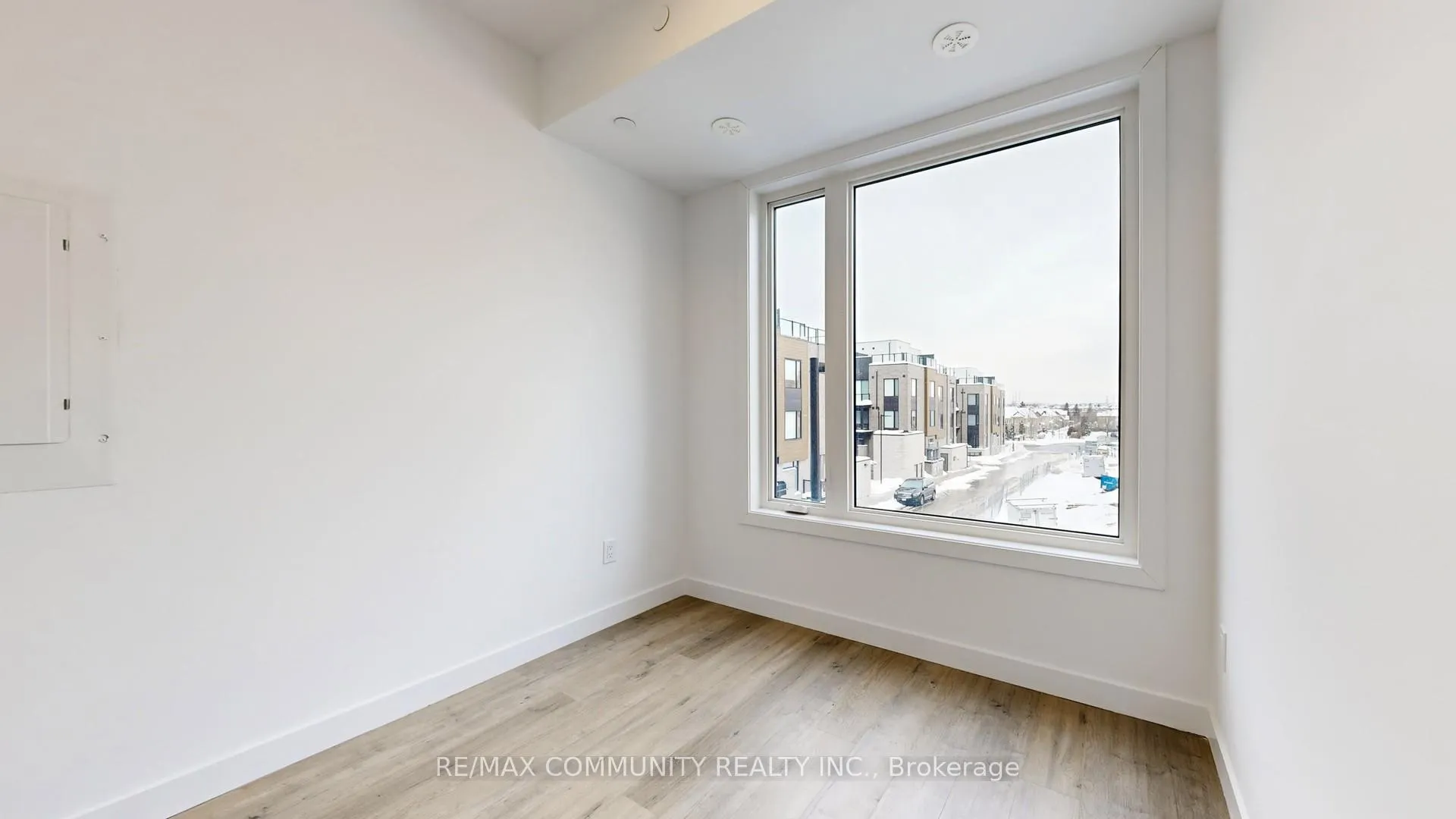 Photo 13 of Unit 5, 30 Markdale Lane, Markham, Middlefield — HOMEH