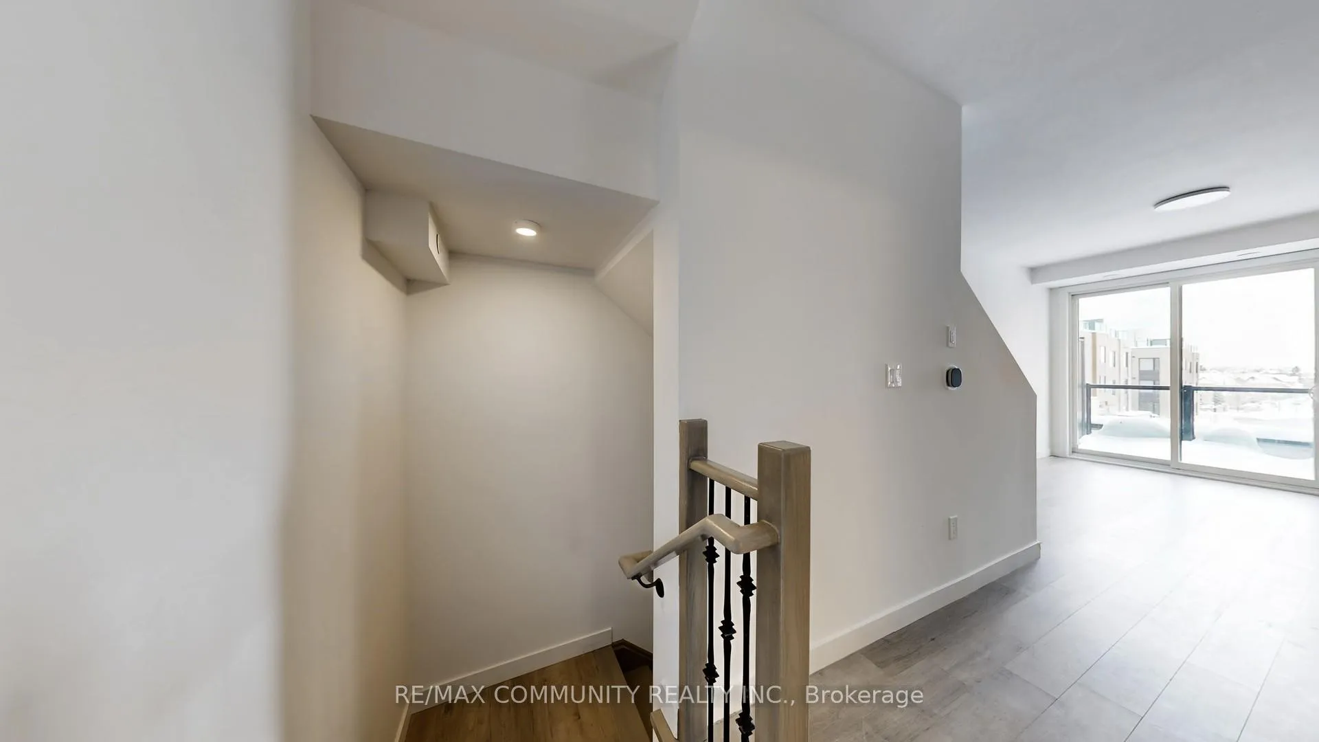 Photo 16 of Unit 5, 30 Markdale Lane, Markham, Middlefield — HOMEH