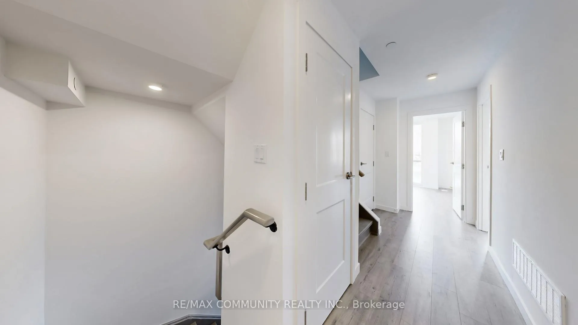 Photo 17 of Unit 5, 30 Markdale Lane, Markham, Middlefield — HOMEH