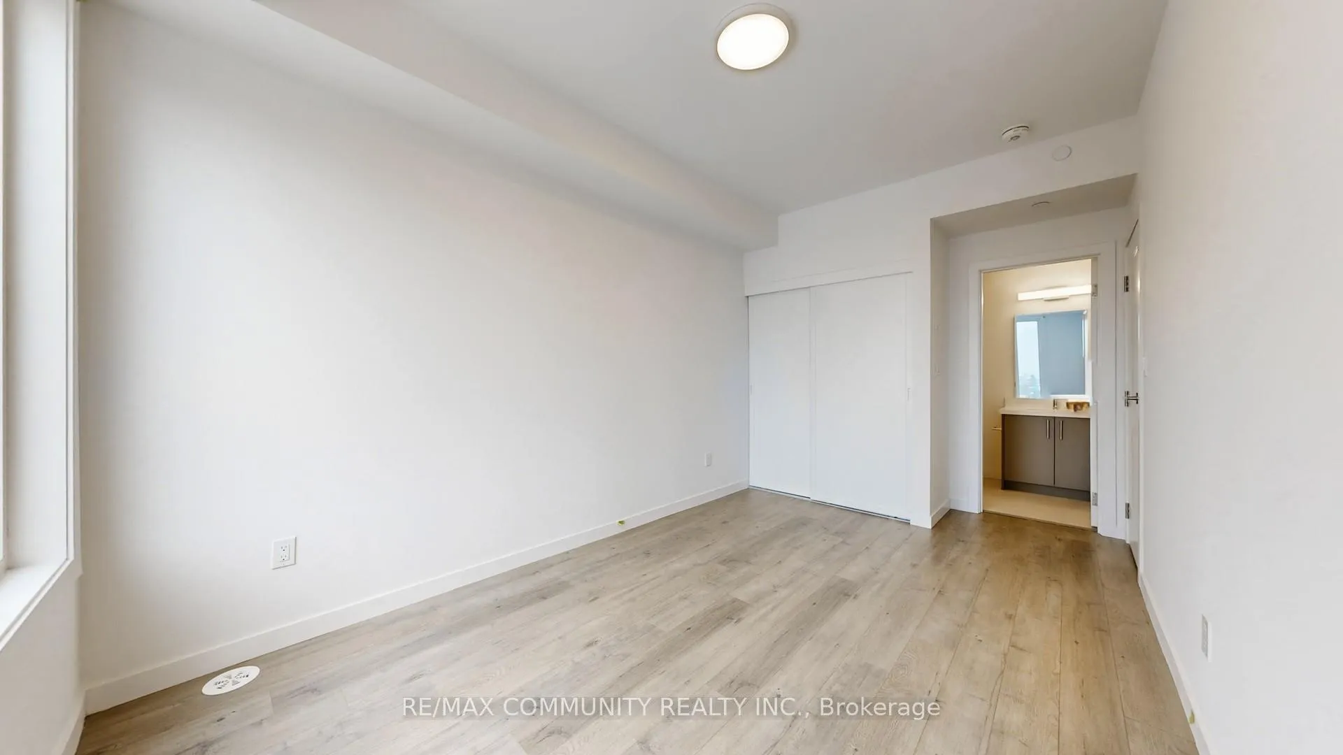 Photo 20 of Unit 5, 30 Markdale Lane, Markham, Middlefield — HOMEH