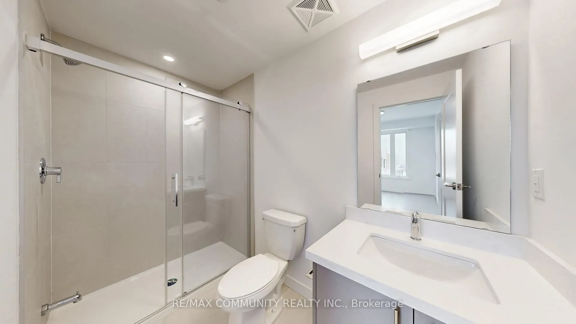 Photo 21 of Unit 5, 30 Markdale Lane, Markham, Middlefield — HOMEH