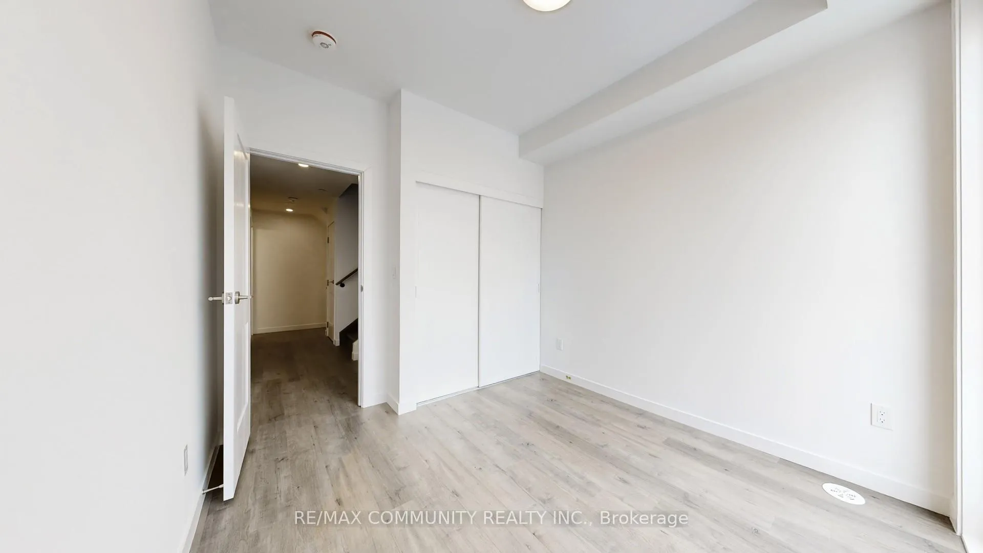Photo 23 of Unit 5, 30 Markdale Lane, Markham, Middlefield — HOMEH
