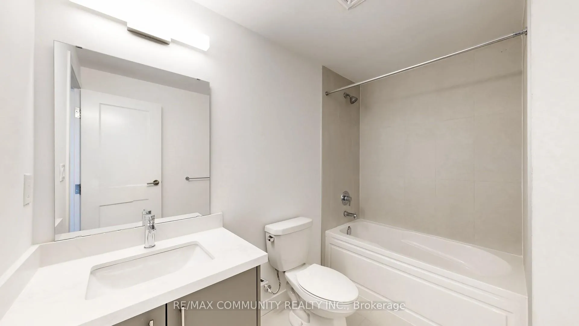 Photo 24 of Unit 5, 30 Markdale Lane, Markham, Middlefield — HOMEH