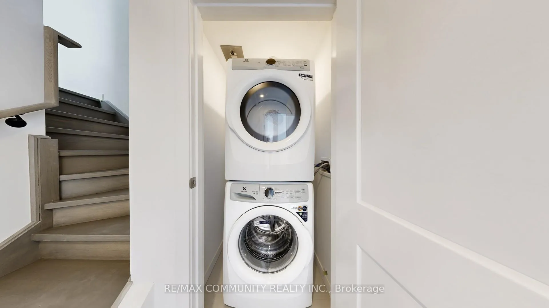 Photo 25 of Unit 5, 30 Markdale Lane, Markham, Middlefield — HOMEH