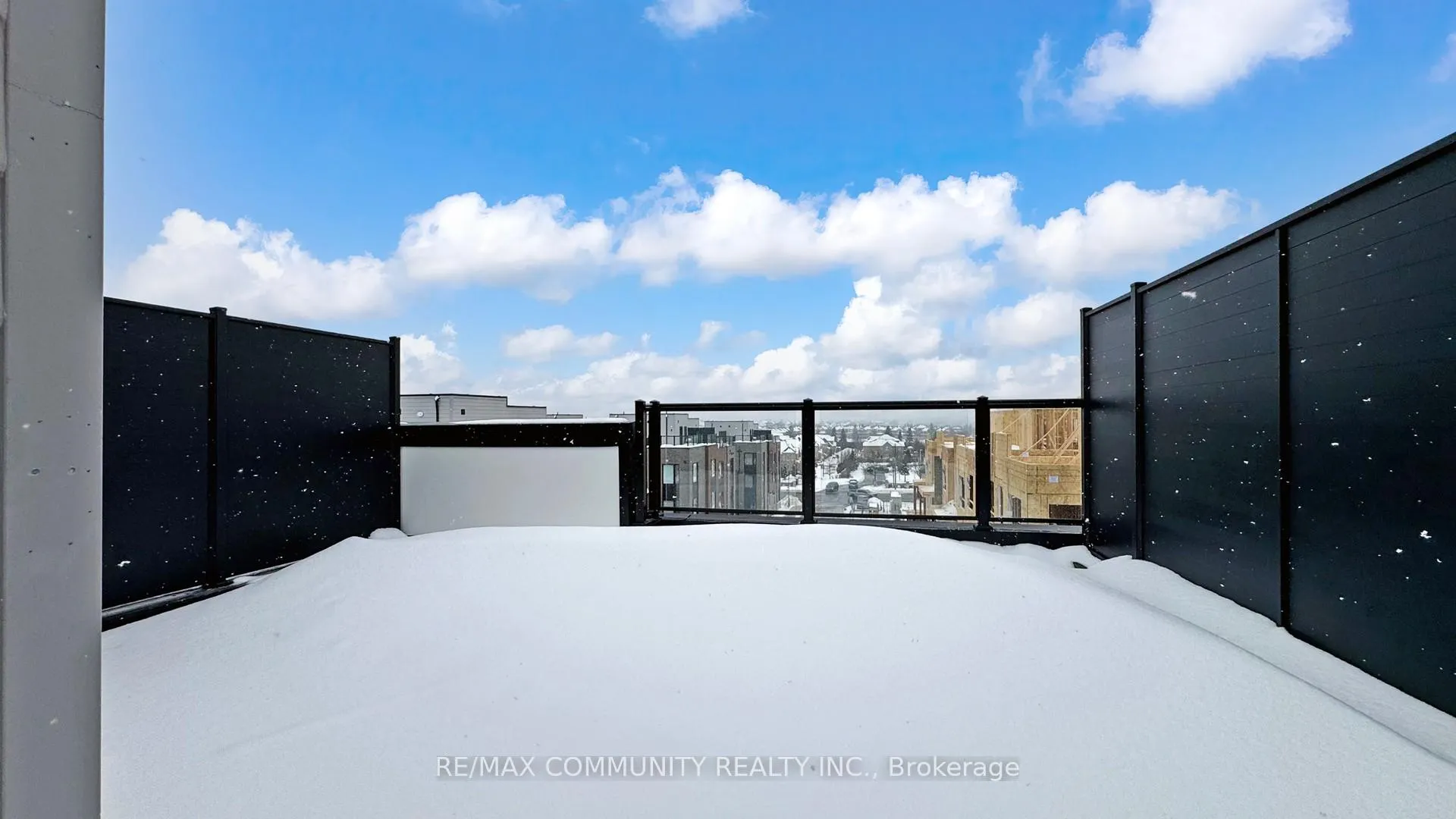 Photo 27 of Unit 5, 30 Markdale Lane, Markham, Middlefield — HOMEH