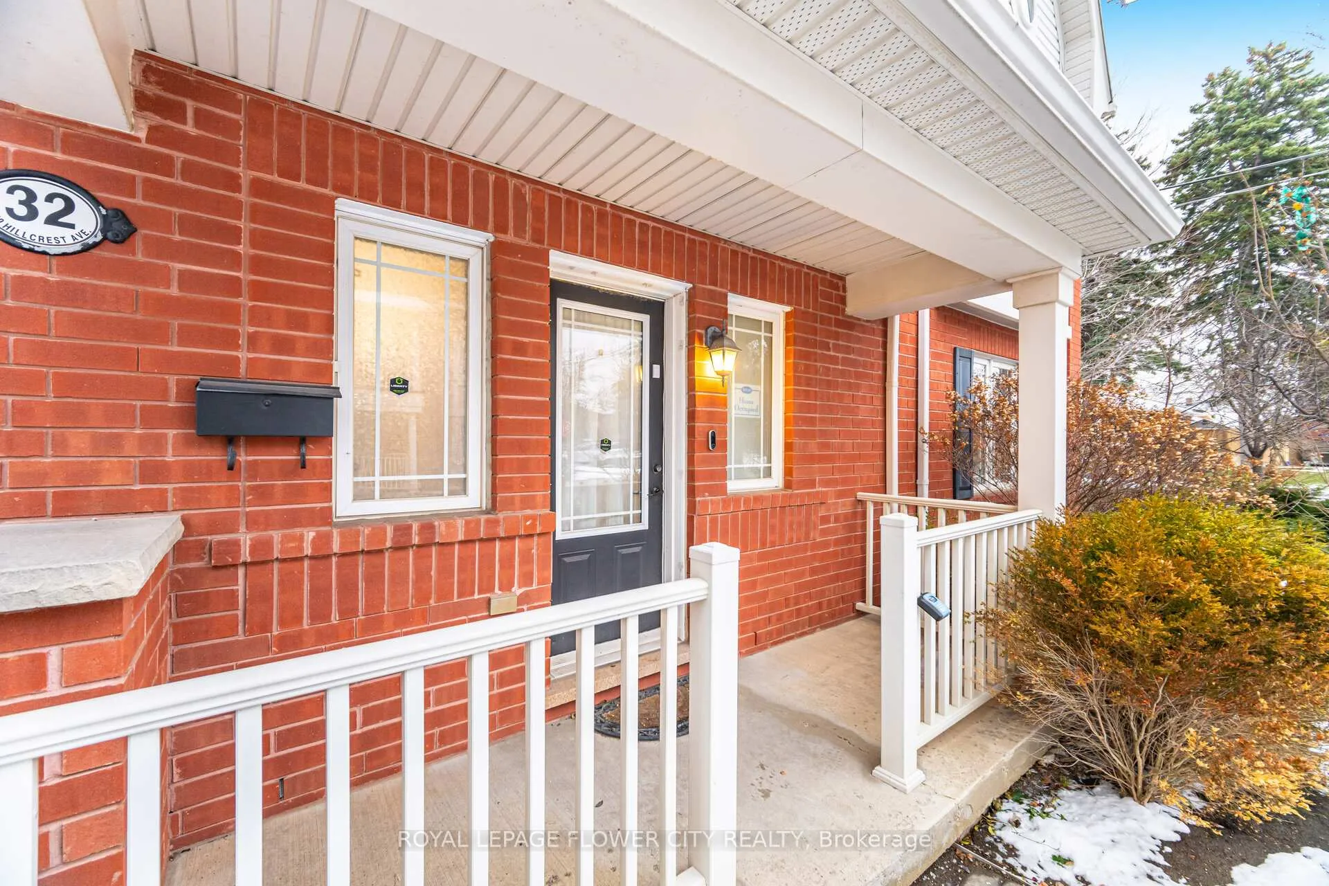 Photo 3 of Unit 32, 50 Hillcrest Avenue, Brampton, Queen Street Corridor — HOMEH
