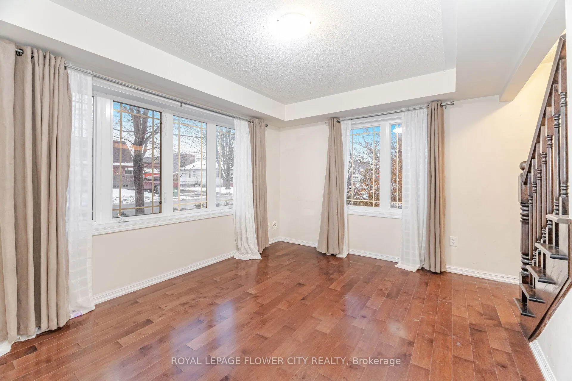 Photo 7 of Unit 32, 50 Hillcrest Avenue, Brampton, Queen Street Corridor — HOMEH