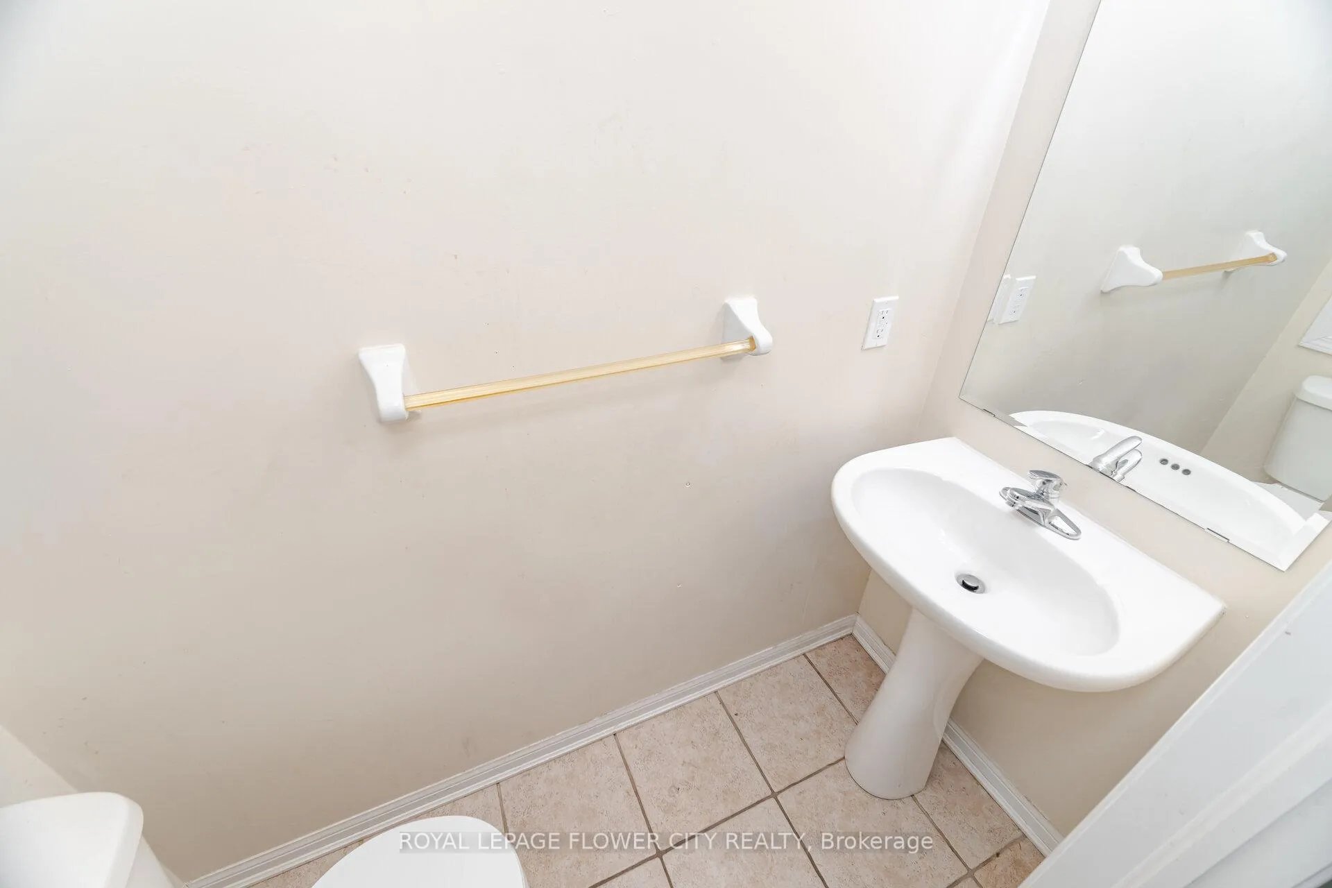 Photo 9 of Unit 32, 50 Hillcrest Avenue, Brampton, Queen Street Corridor — HOMEH