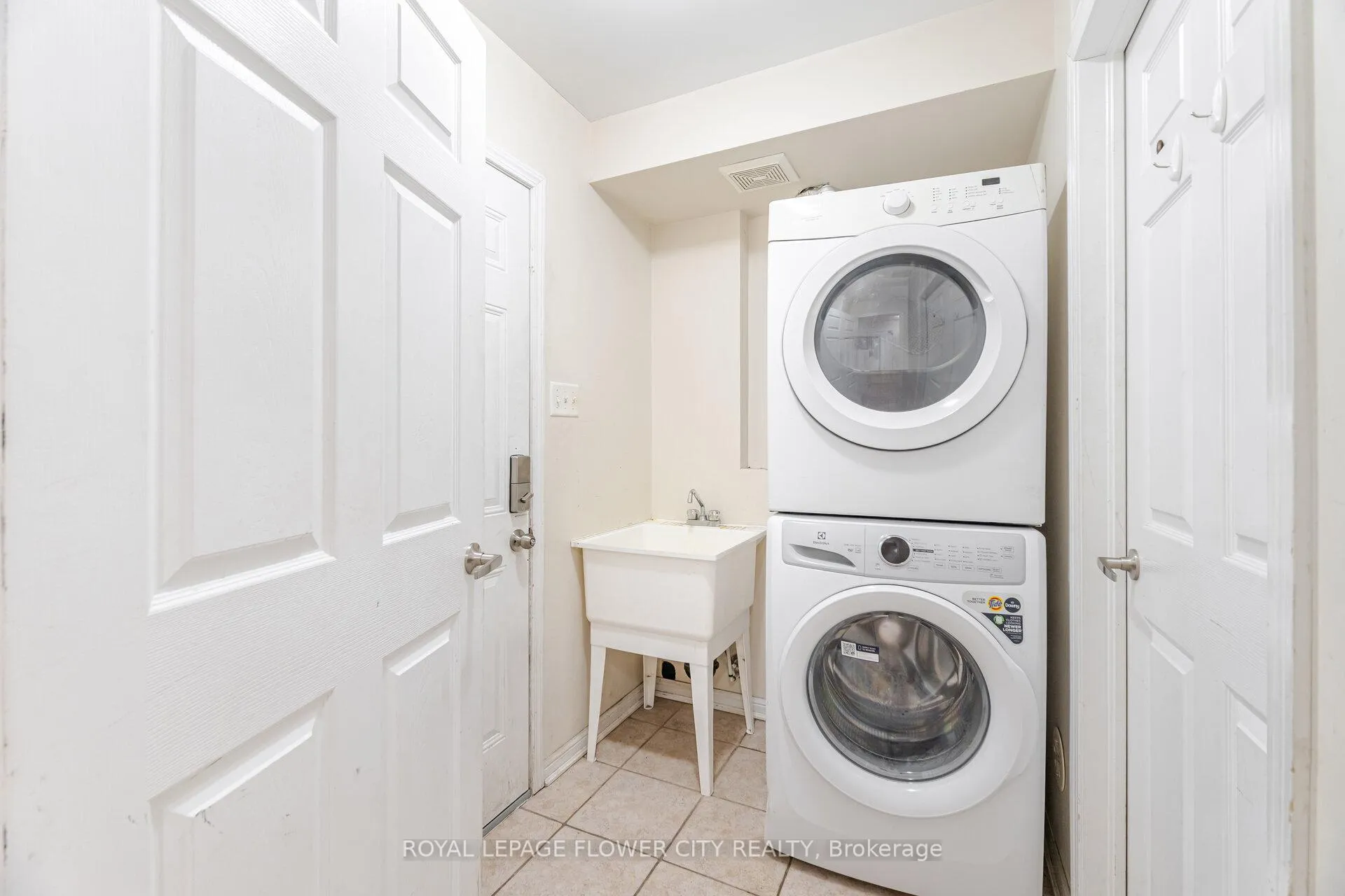 Photo 10 of Unit 32, 50 Hillcrest Avenue, Brampton, Queen Street Corridor — HOMEH