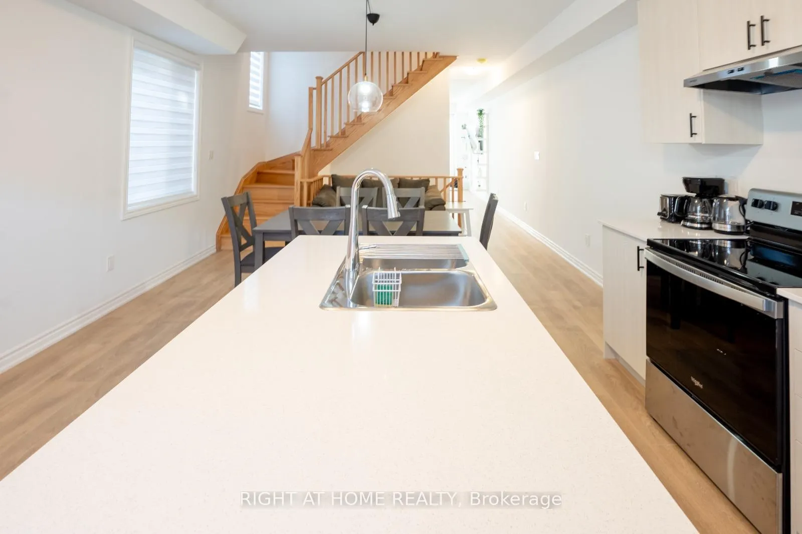 Photo 10 of 777 Eddystone Path, Oshawa, Donevan — HOMEH