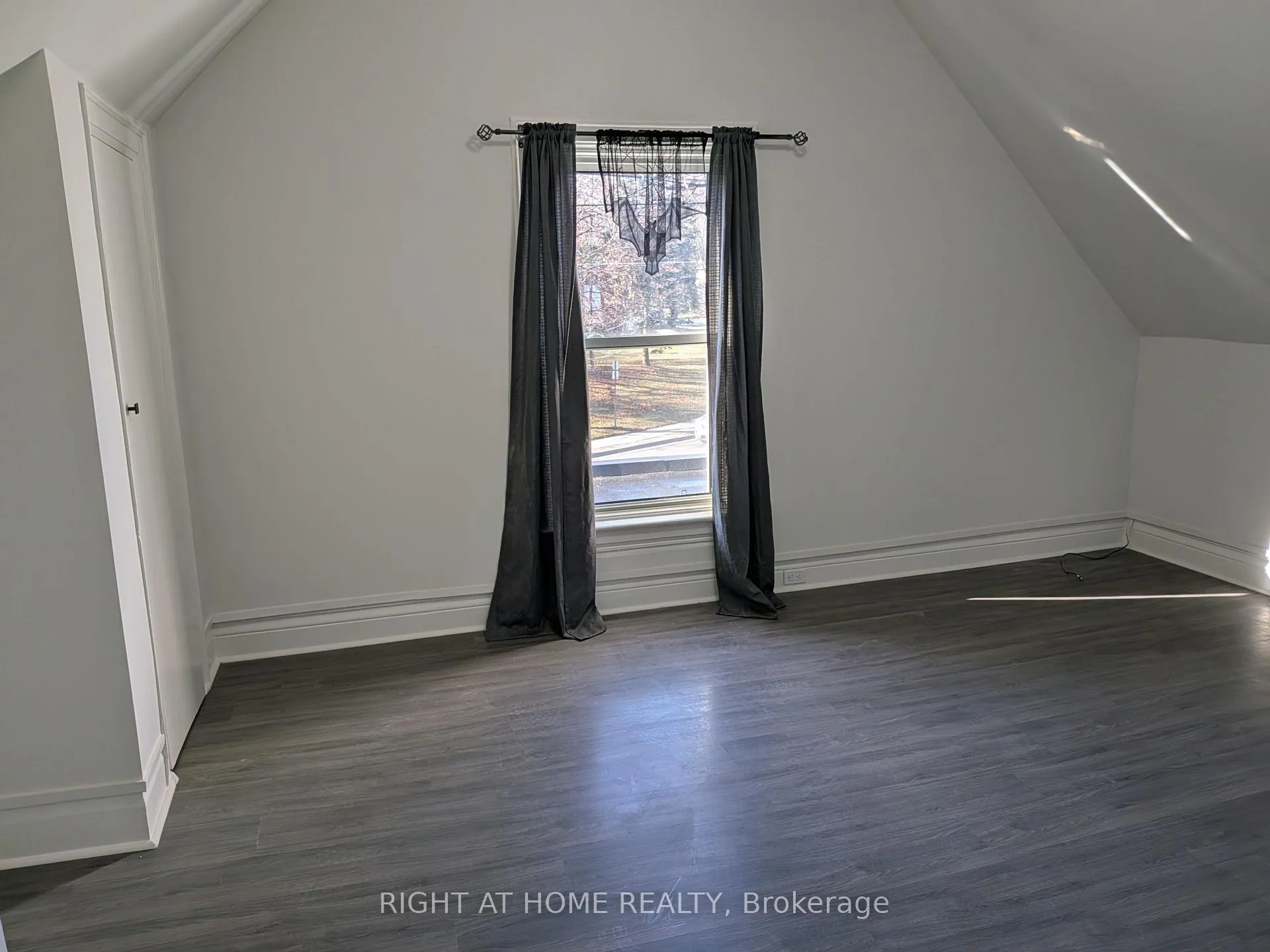 Photo 3 of Unit 1, 333 Simcoe Street S, Oshawa, Central — HOMEH