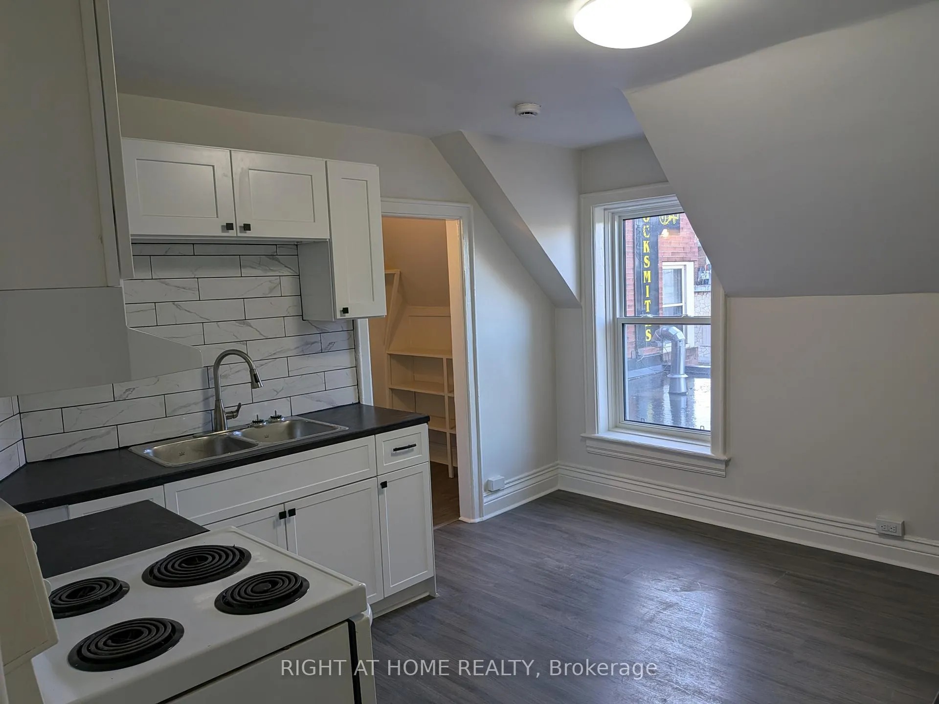Photo 11 of Unit 1, 333 Simcoe Street S, Oshawa, Central — HOMEH