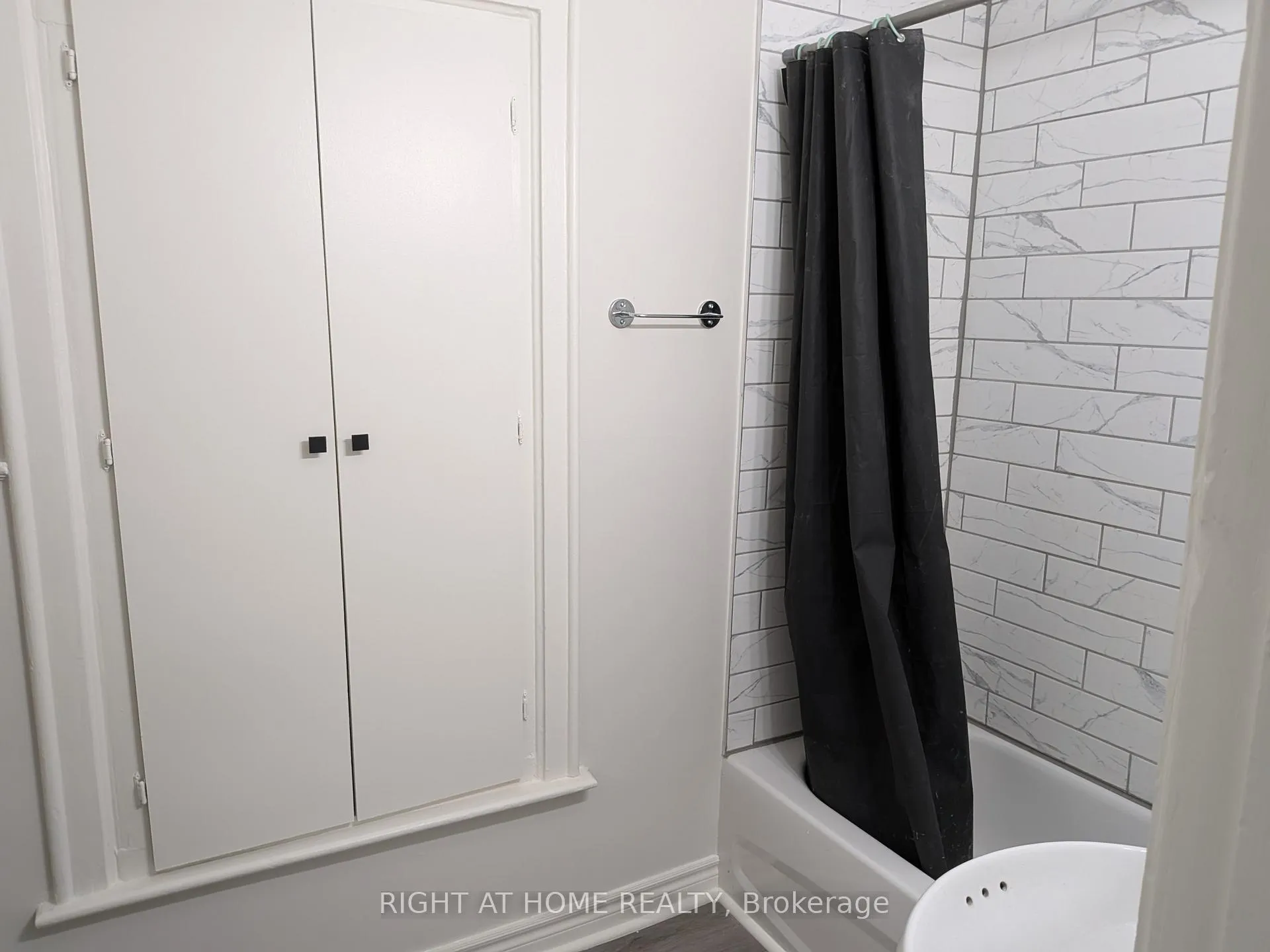 Photo 18 of Unit 1, 333 Simcoe Street S, Oshawa, Central — HOMEH