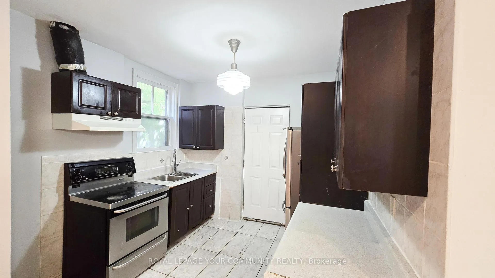 Photo 2 of 455 Main Street W, Hamilton, Kirkendall — HOMEH