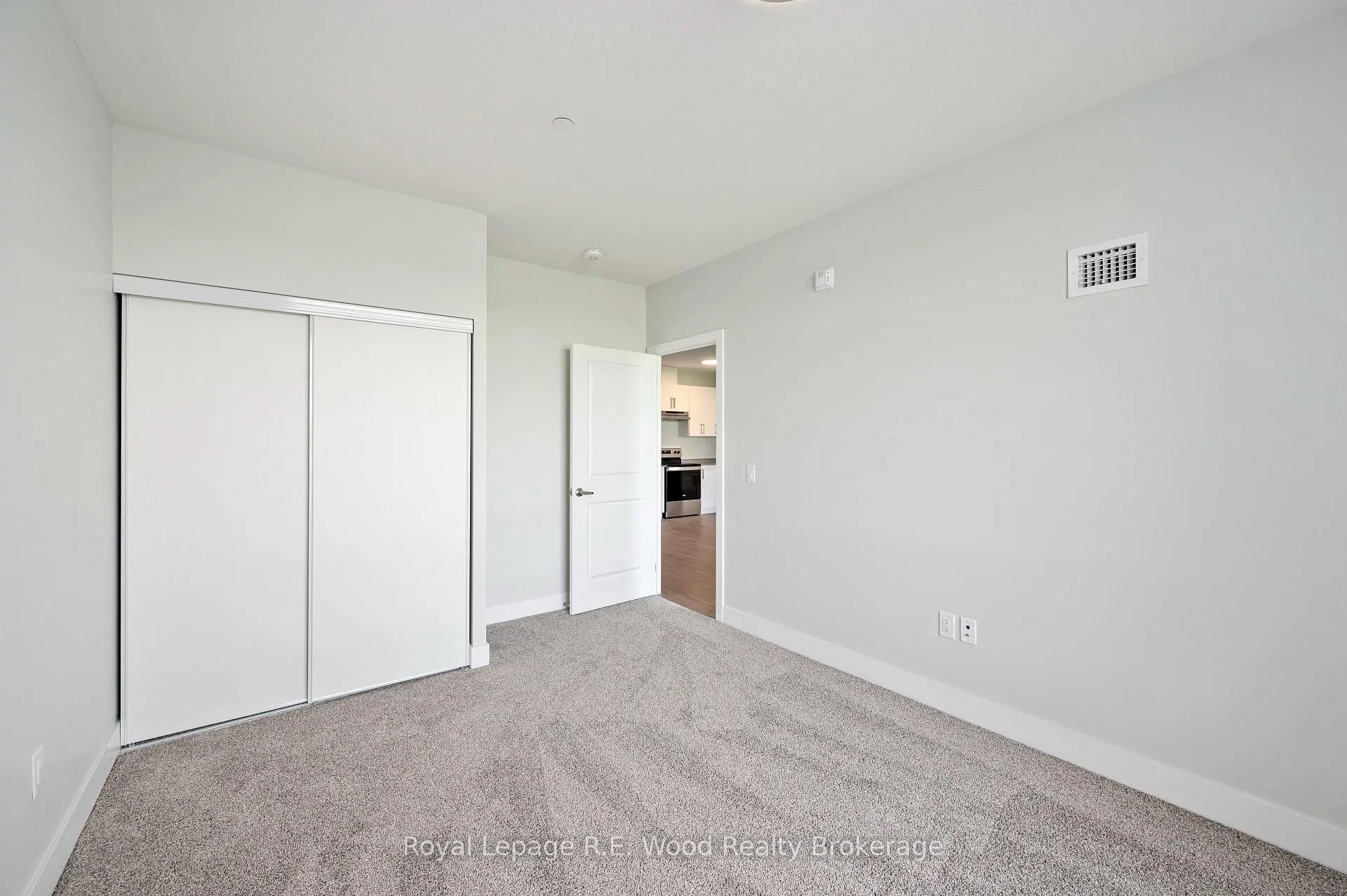 Photo 7 of 136 Concession Street E, Tillsonburg — HOMEH