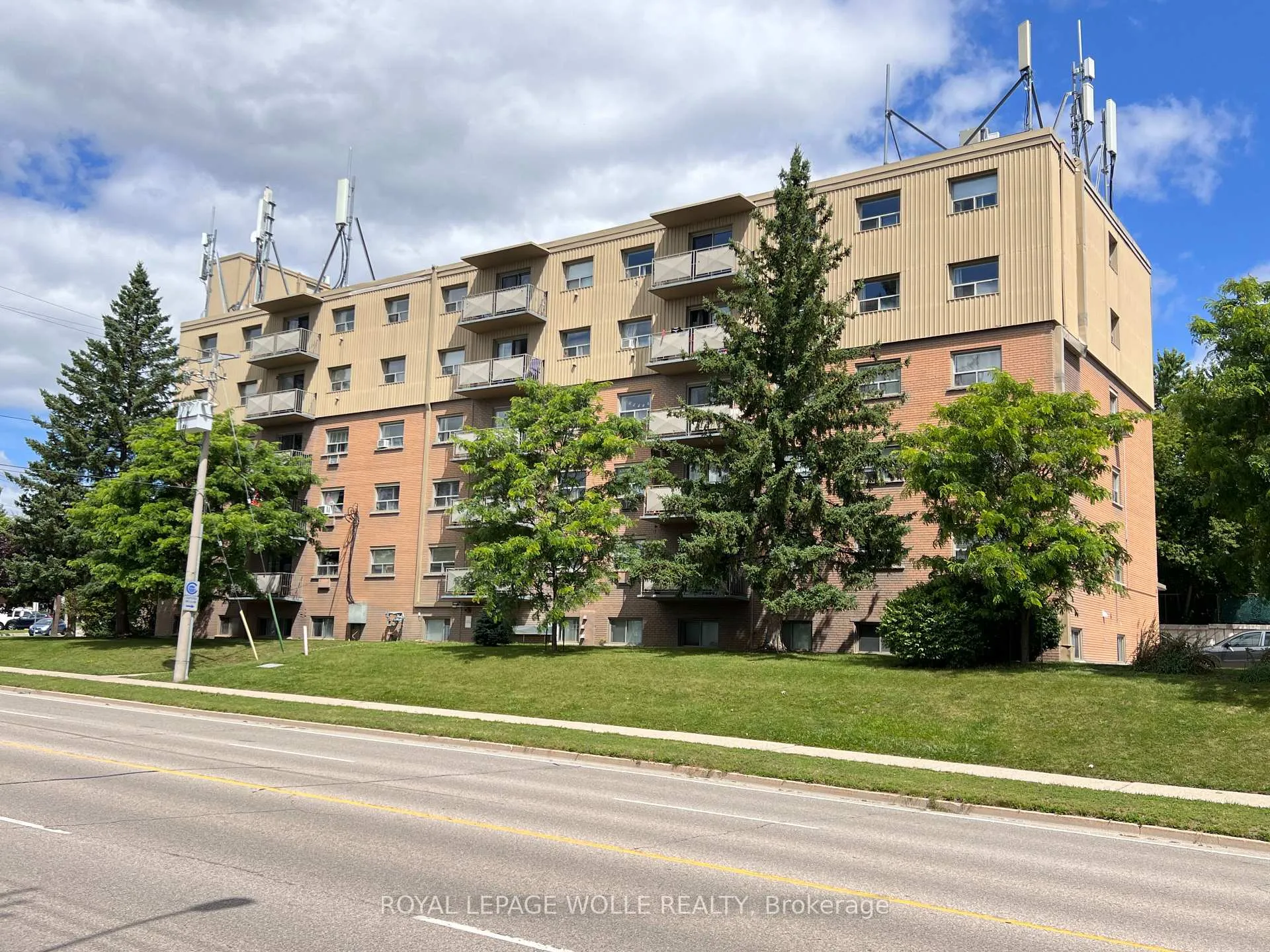 Photo 1 of 283 Fairway Road N, Kitchener, Centreville Chicopee — HOMEH