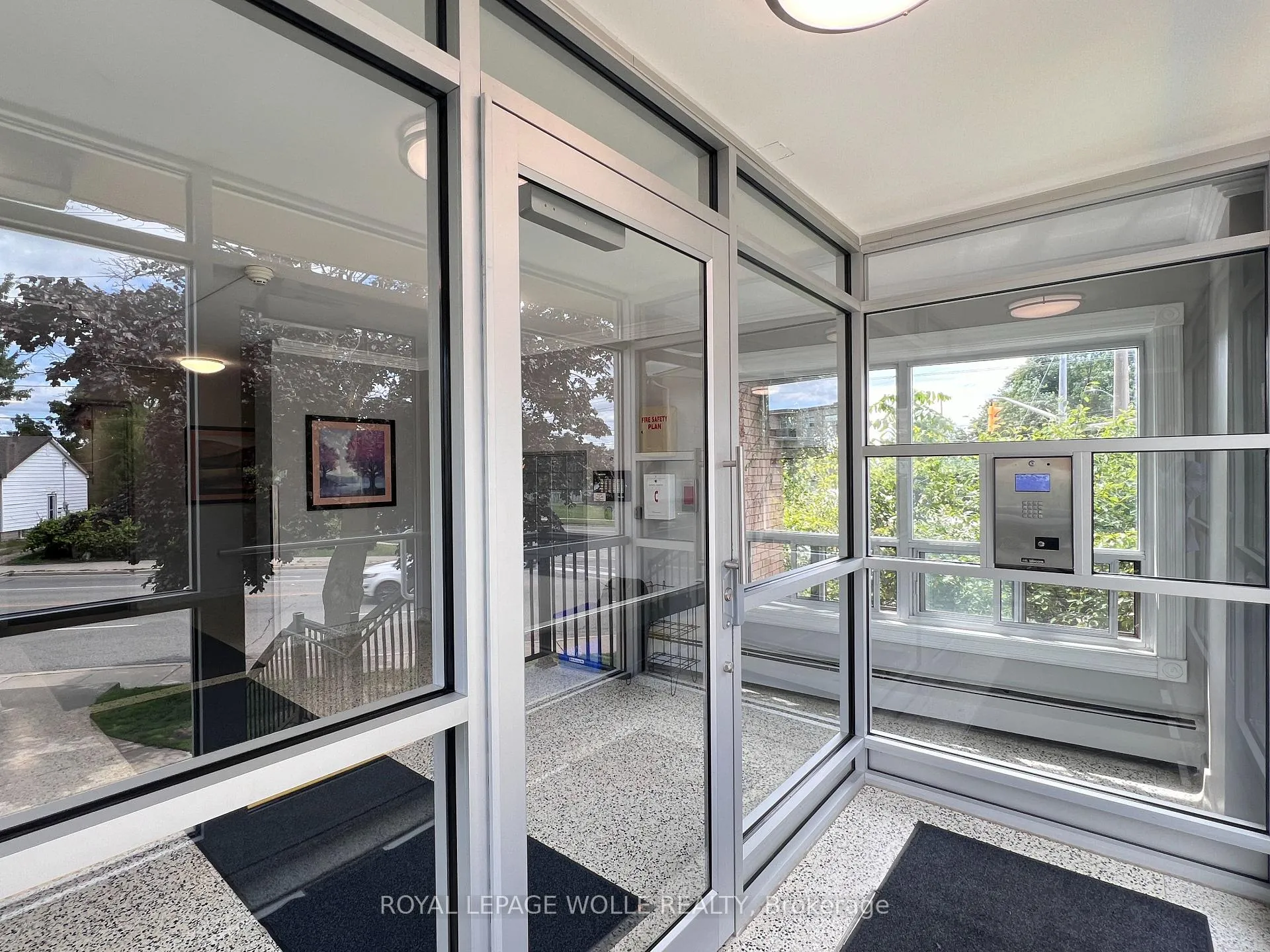 Photo 3 of 283 Fairway Road N, Kitchener, Centreville Chicopee — HOMEH