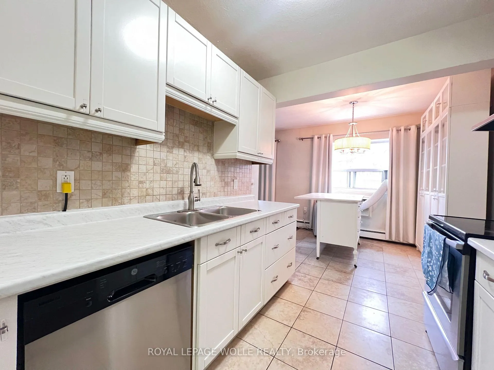 Photo 13 of 283 Fairway Road N, Kitchener, Centreville Chicopee — HOMEH