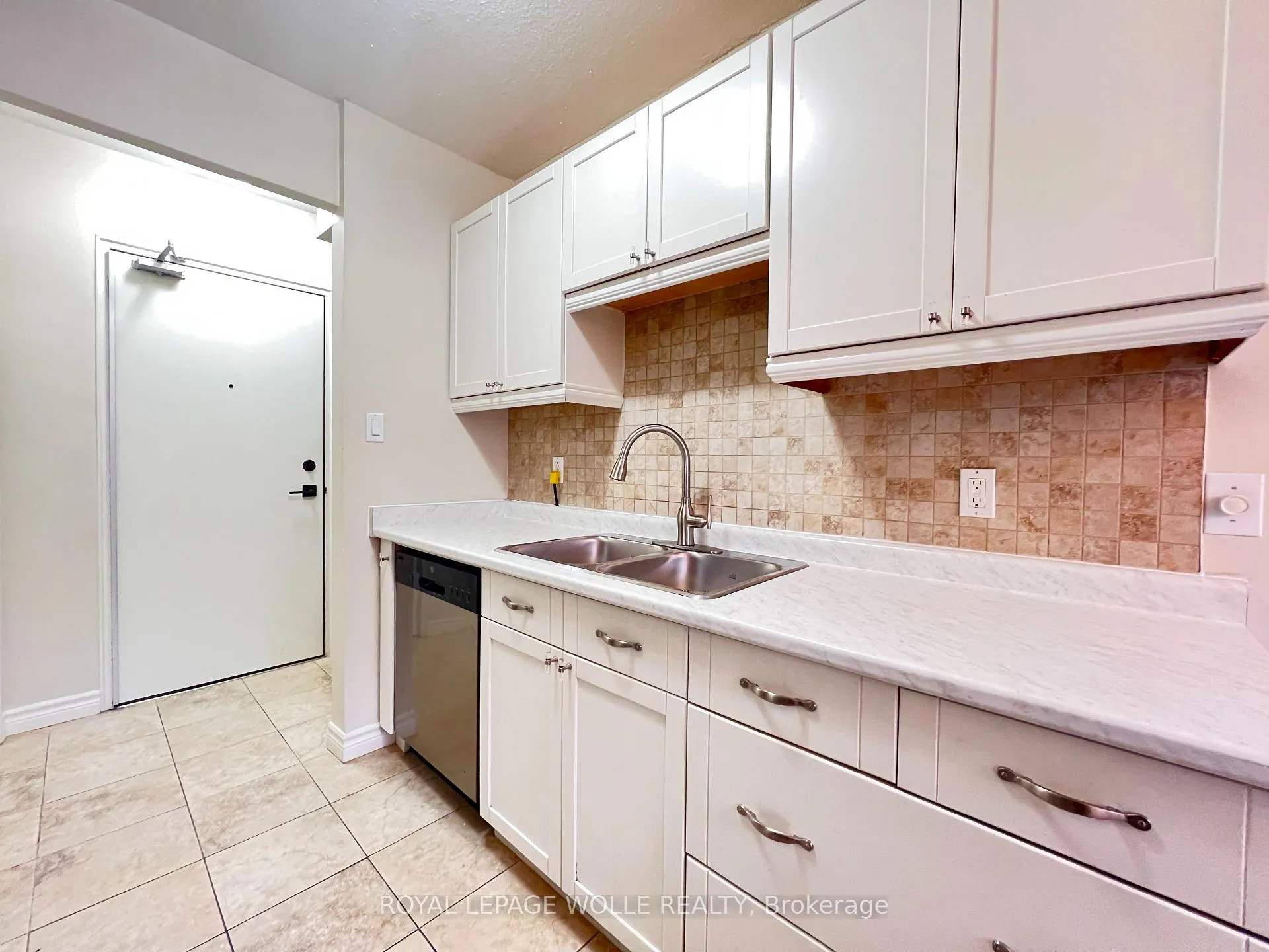 Photo 17 of 283 Fairway Road N, Kitchener, Centreville Chicopee — HOMEH