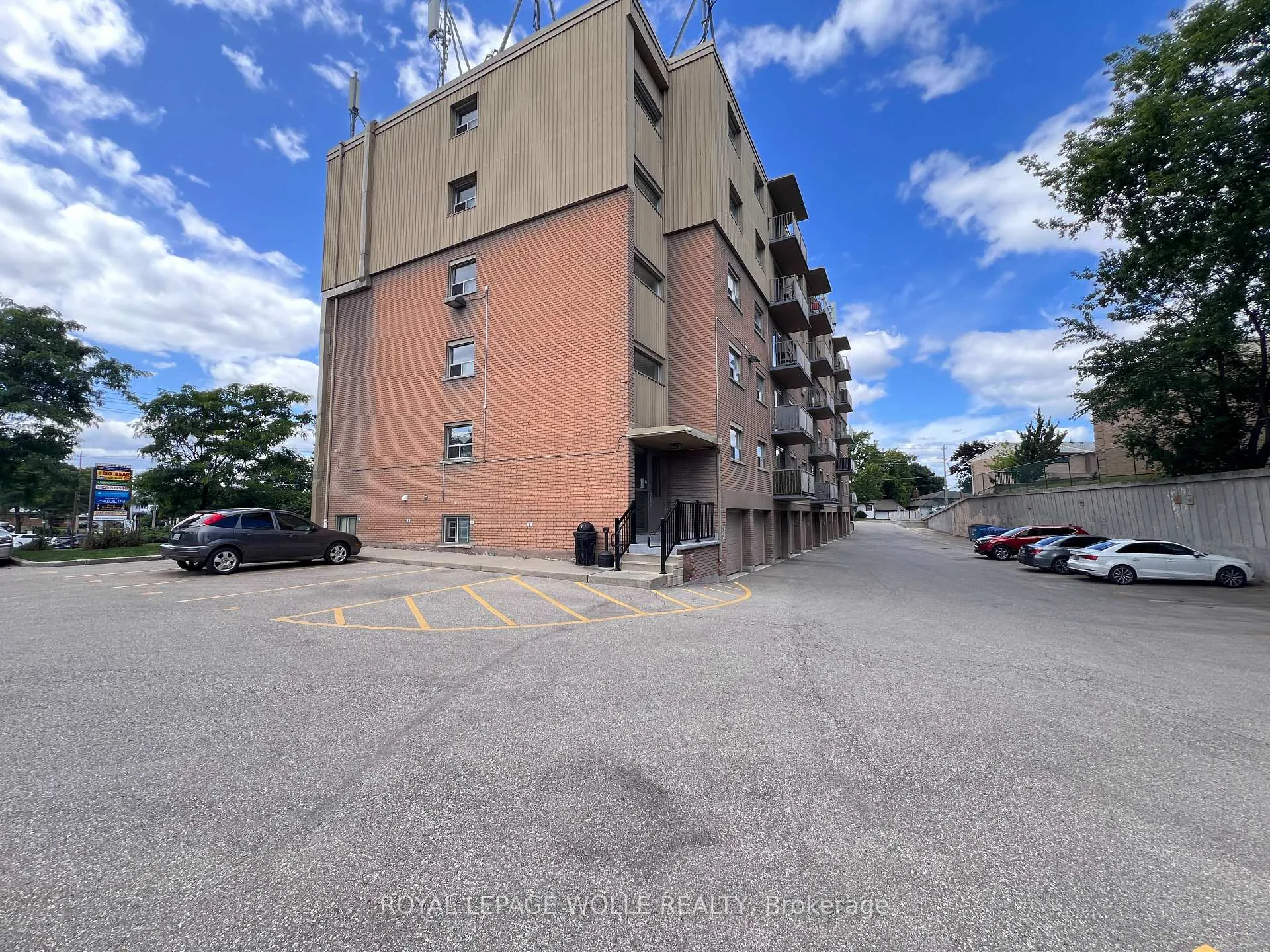 Photo 31 of 283 Fairway Road N, Kitchener, Centreville Chicopee — HOMEH