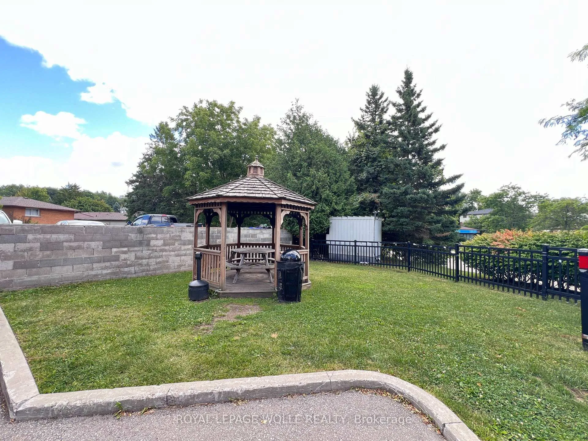 Photo 32 of 283 Fairway Road N, Kitchener, Centreville Chicopee — HOMEH