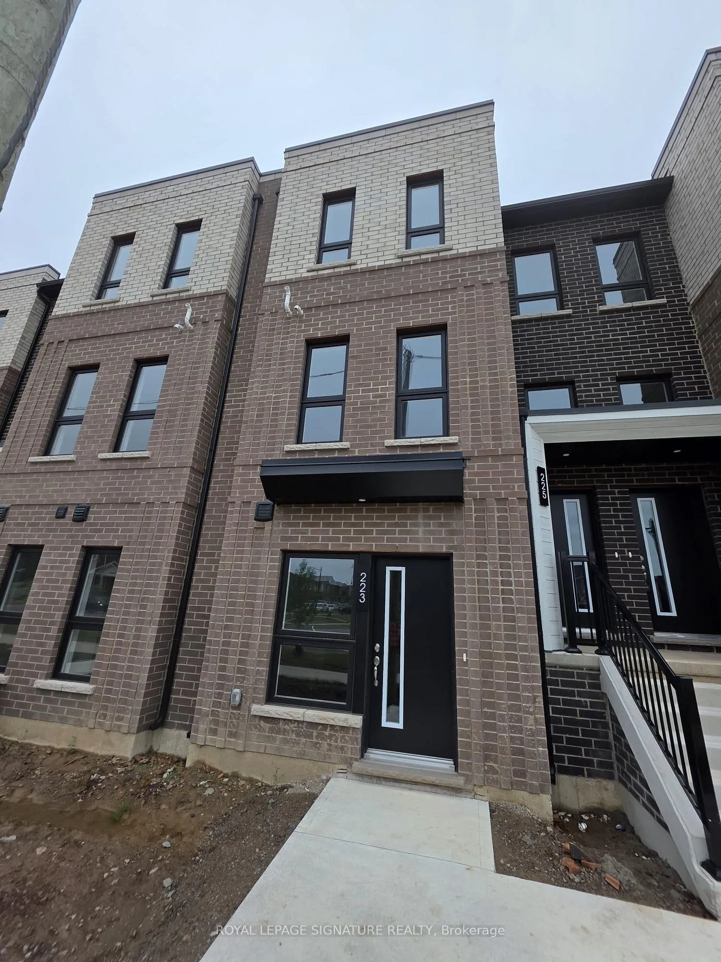 Photo 1 of 223 Burke Street, Hamilton, Waterdown — HOMEH