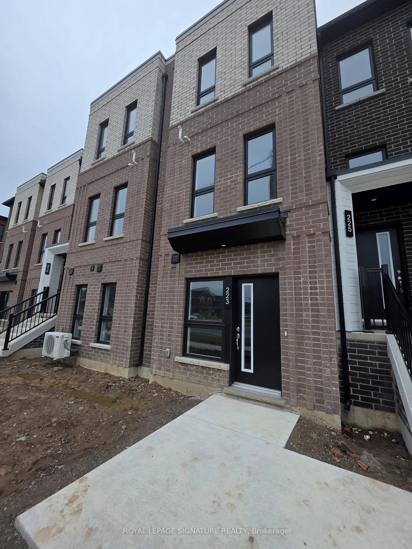 Photo 2 of 223 Burke Street, Hamilton, Waterdown — HOMEH