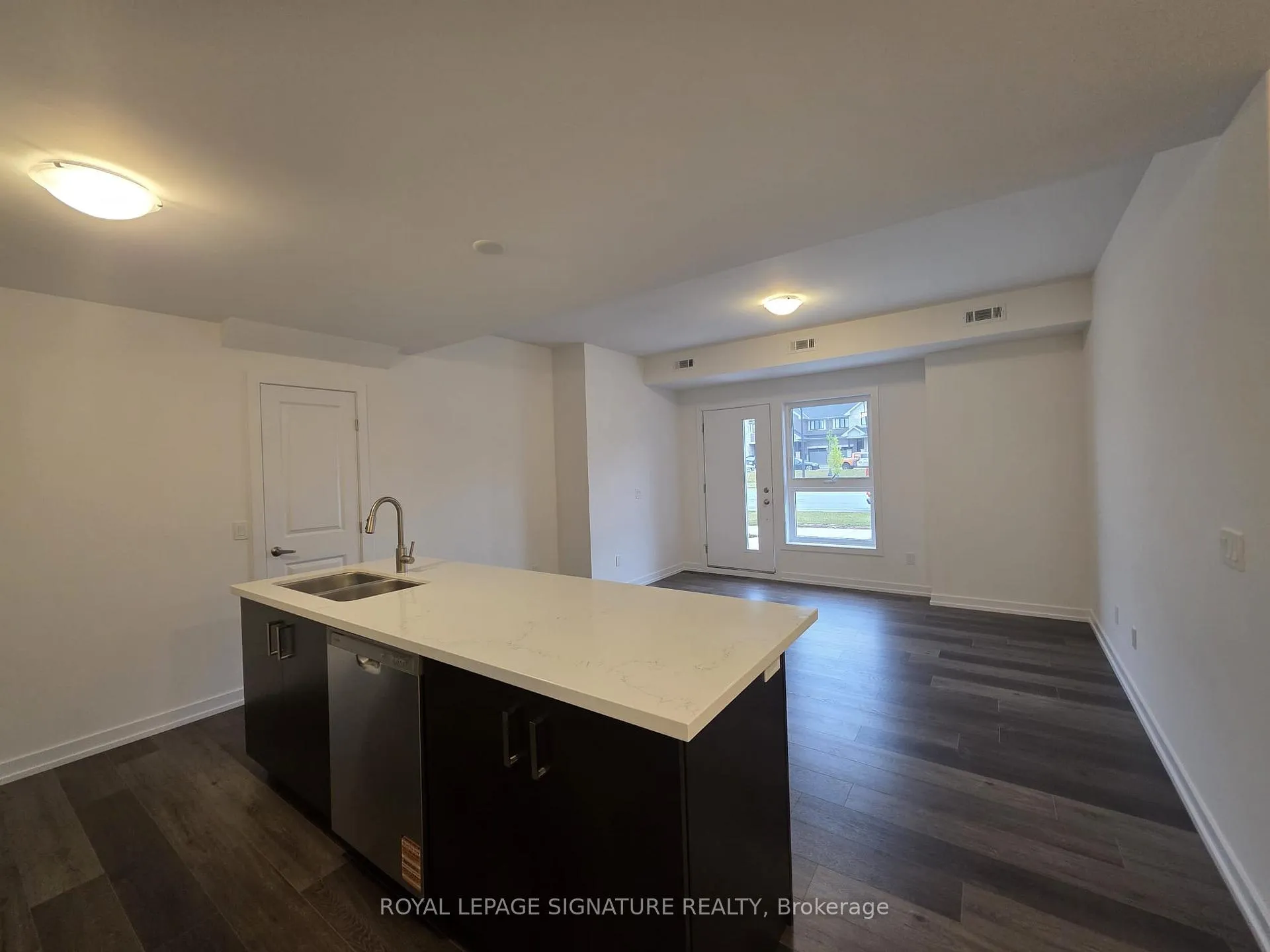 Photo 4 of 223 Burke Street, Hamilton, Waterdown — HOMEH