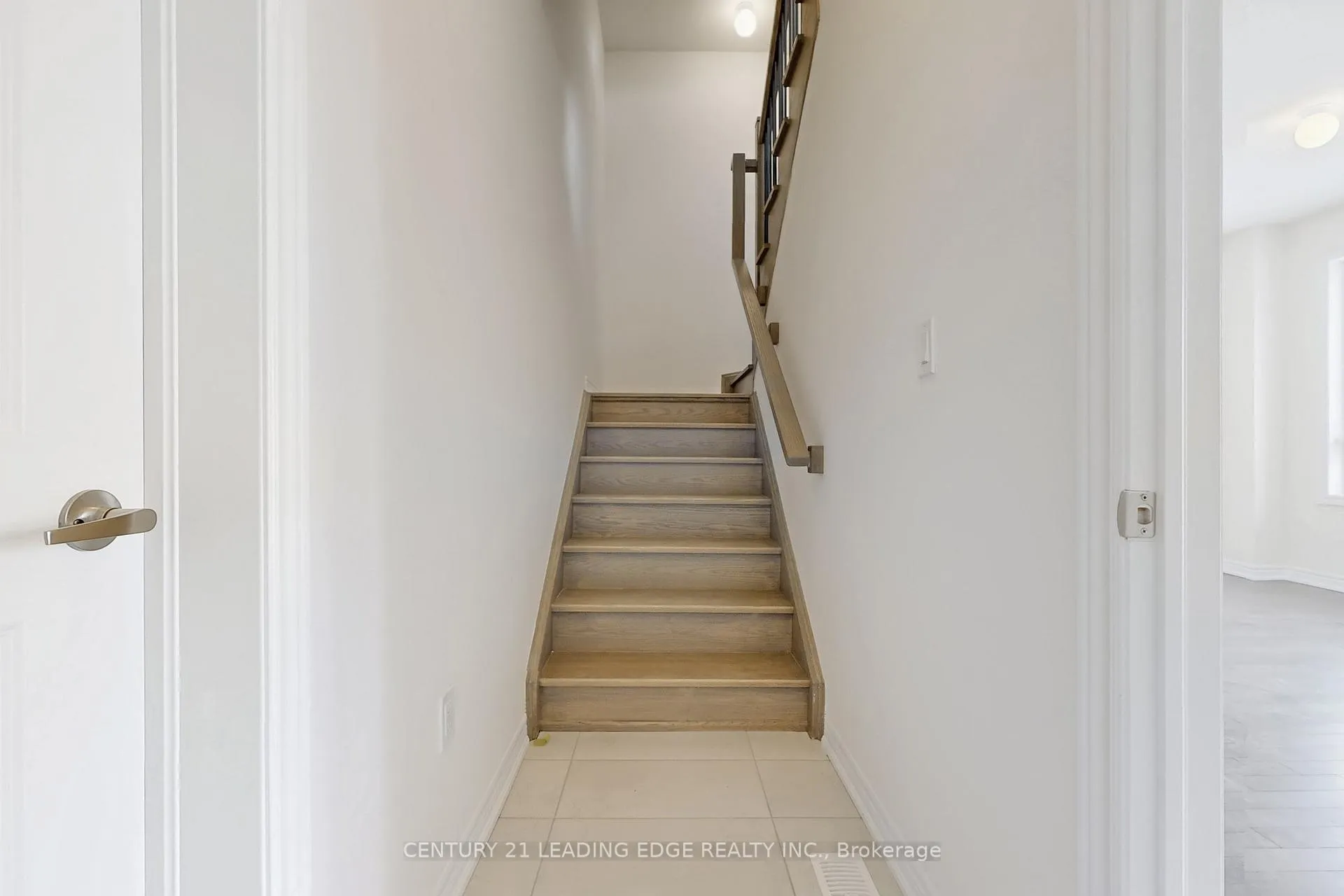 Photo 3 of 129 Vine Cliff Boulevard, Markham, Victoria Manor-Jennings Gate — HOMEH