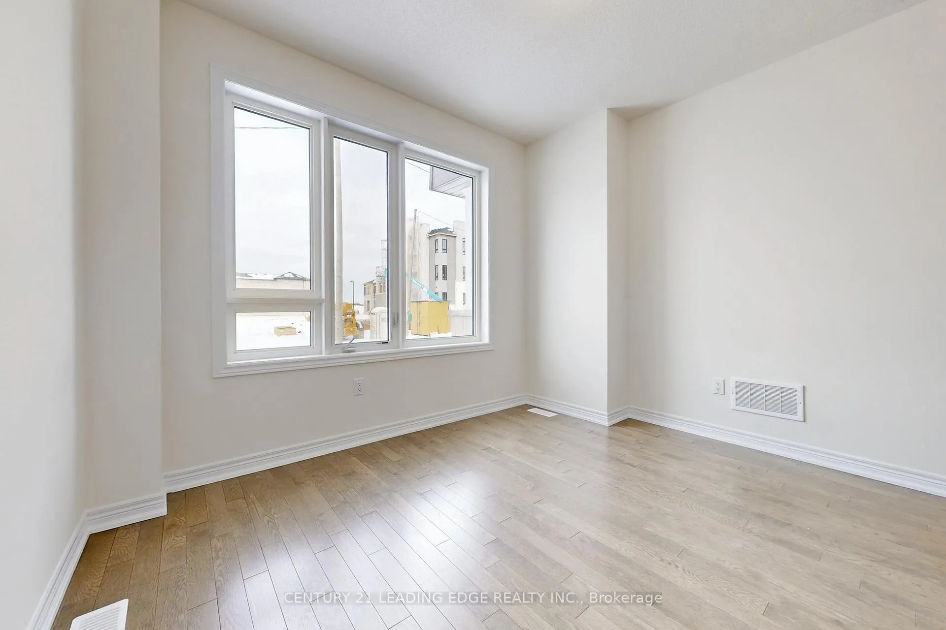 Photo 4 of 129 Vine Cliff Boulevard, Markham, Victoria Manor-Jennings Gate — HOMEH