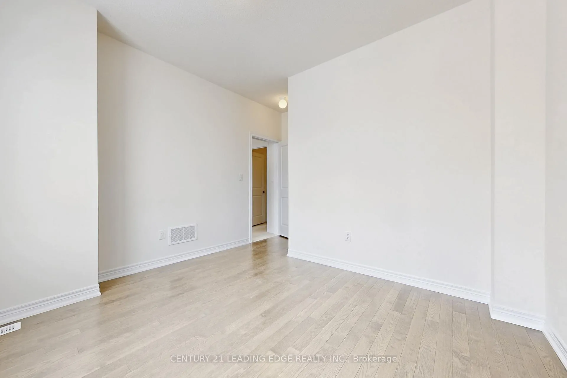 Photo 5 of 129 Vine Cliff Boulevard, Markham, Victoria Manor-Jennings Gate — HOMEH