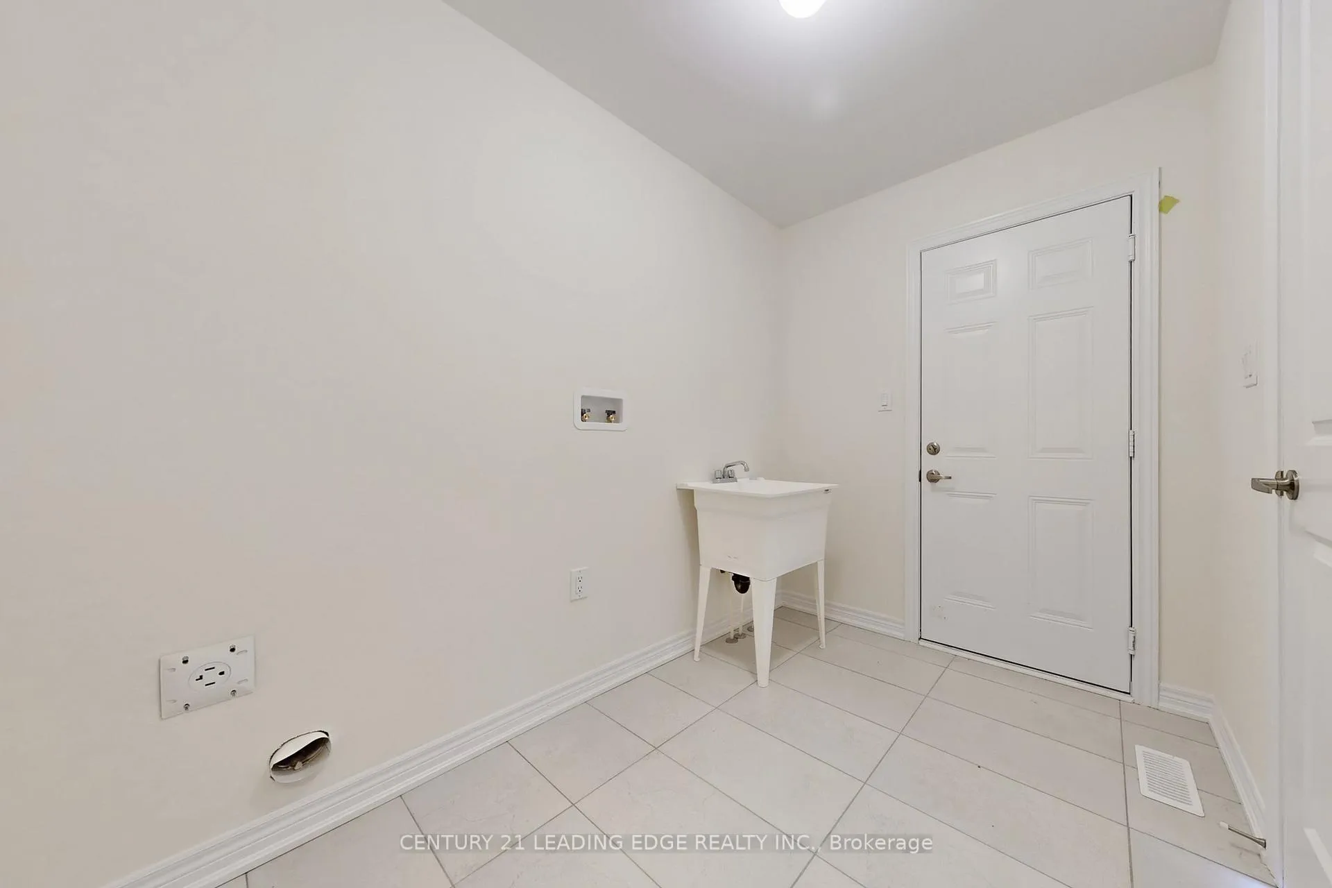 Photo 7 of 129 Vine Cliff Boulevard, Markham, Victoria Manor-Jennings Gate — HOMEH