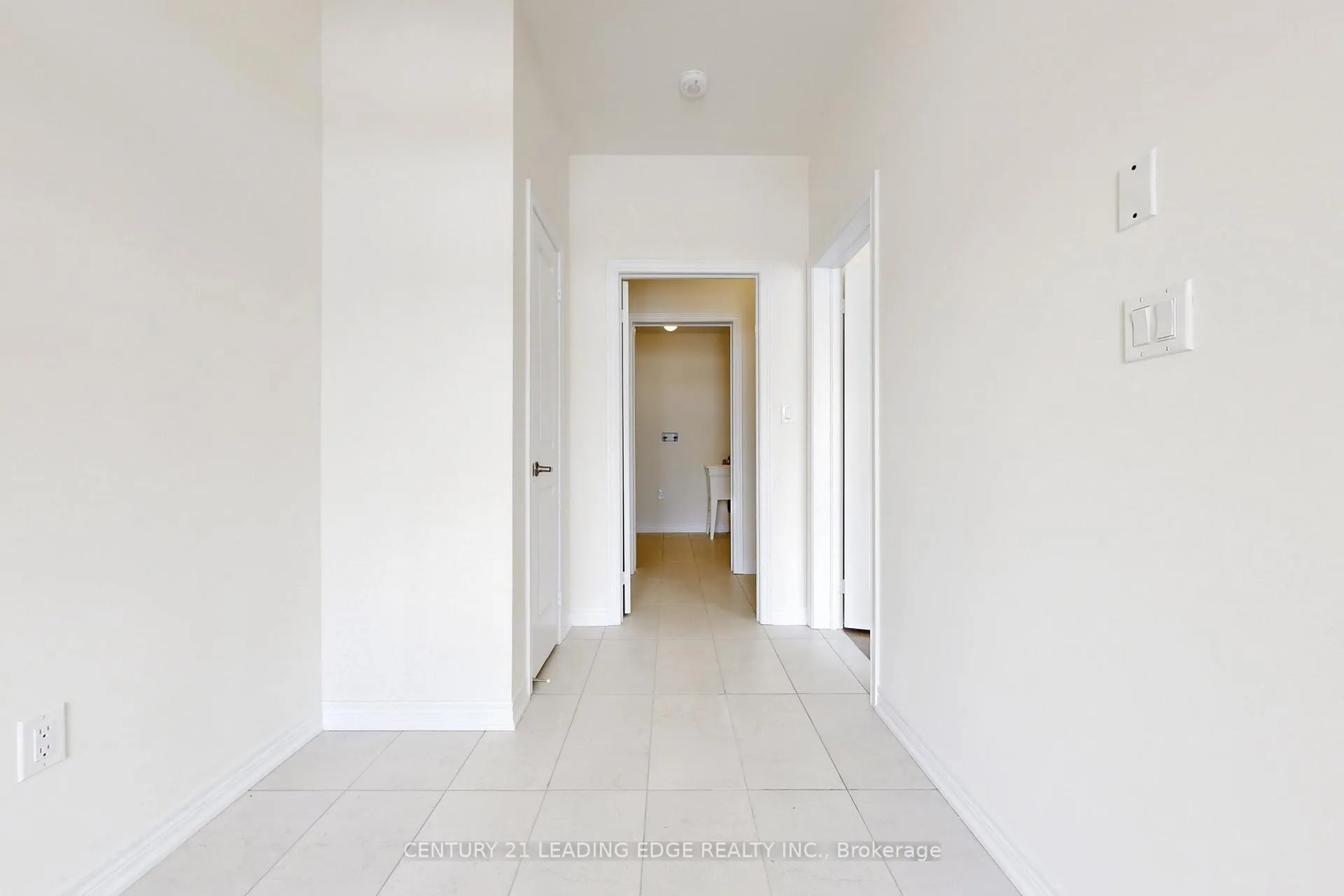 Photo 8 of 129 Vine Cliff Boulevard, Markham, Victoria Manor-Jennings Gate — HOMEH