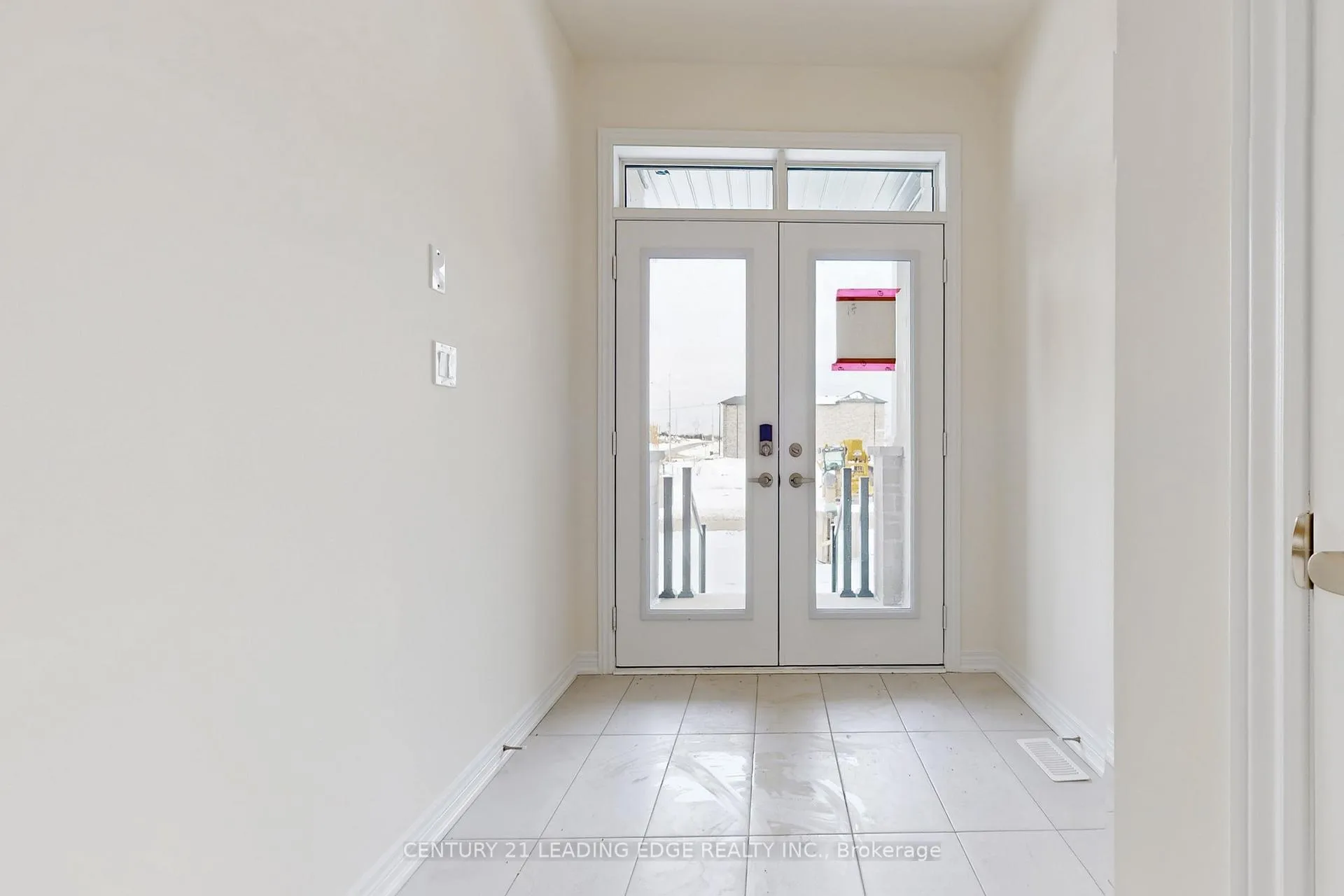 Photo 9 of 129 Vine Cliff Boulevard, Markham, Victoria Manor-Jennings Gate — HOMEH
